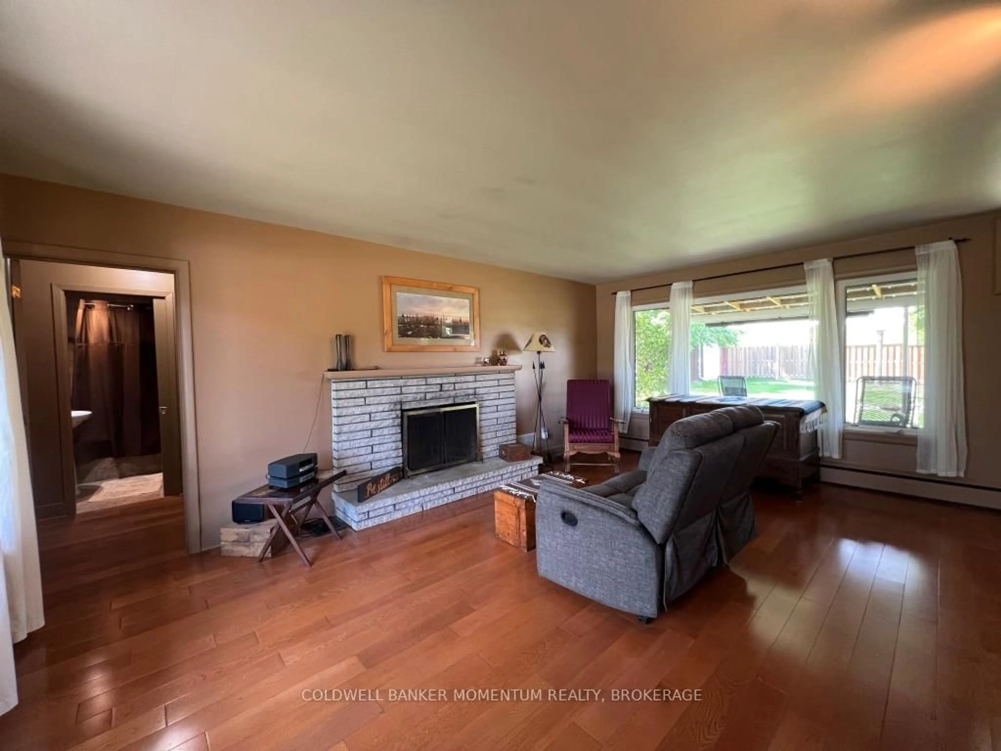 Living room with furniture, unknown for 3834 Victoria Ave, Lincoln Ontario L0R 2C0