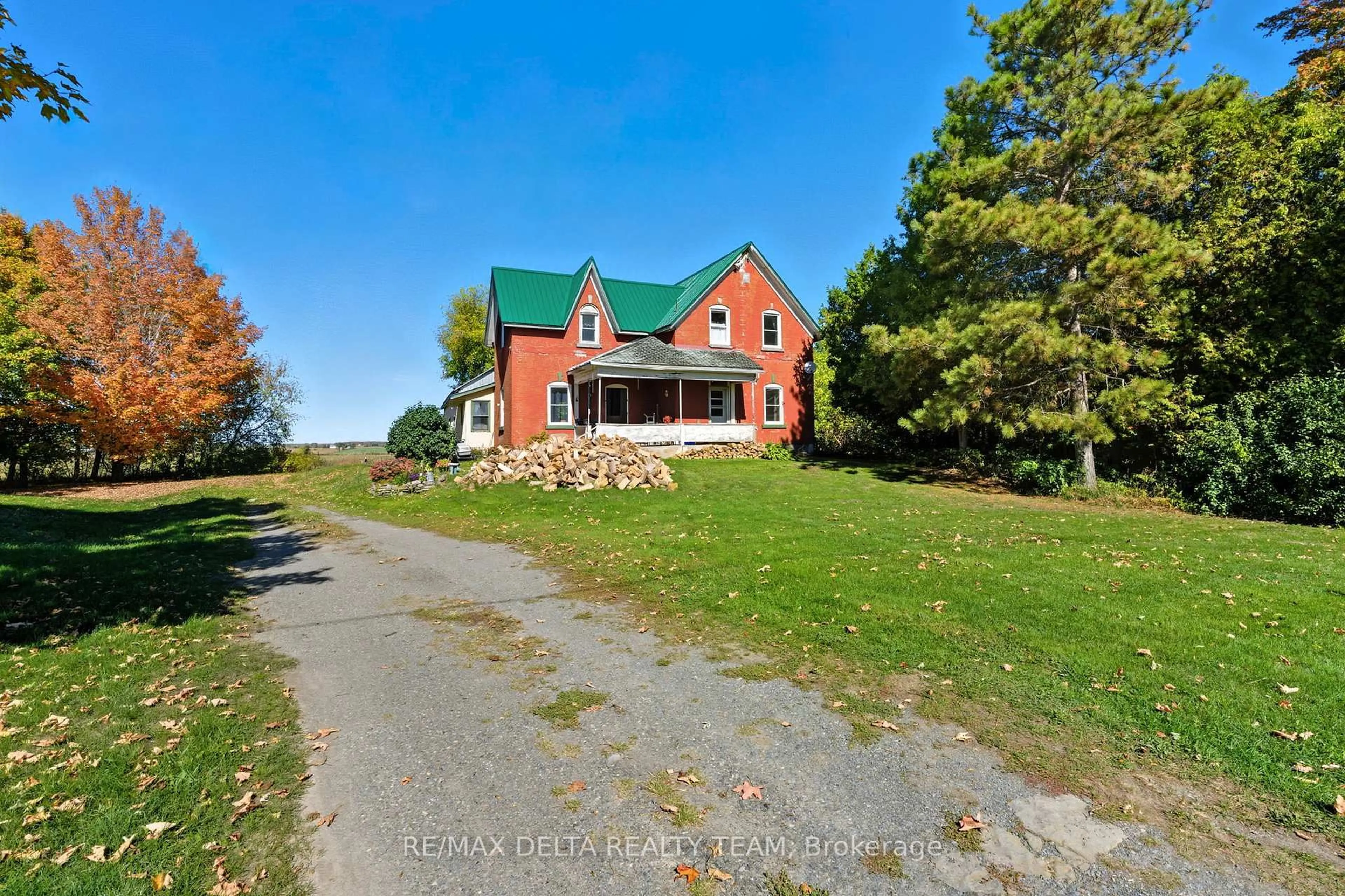 A pic from outside/outdoor area/front of a property/back of a property/a pic from drone, unknown for 12633 North Wing Rd, North Dundas Ontario K0C 2K0