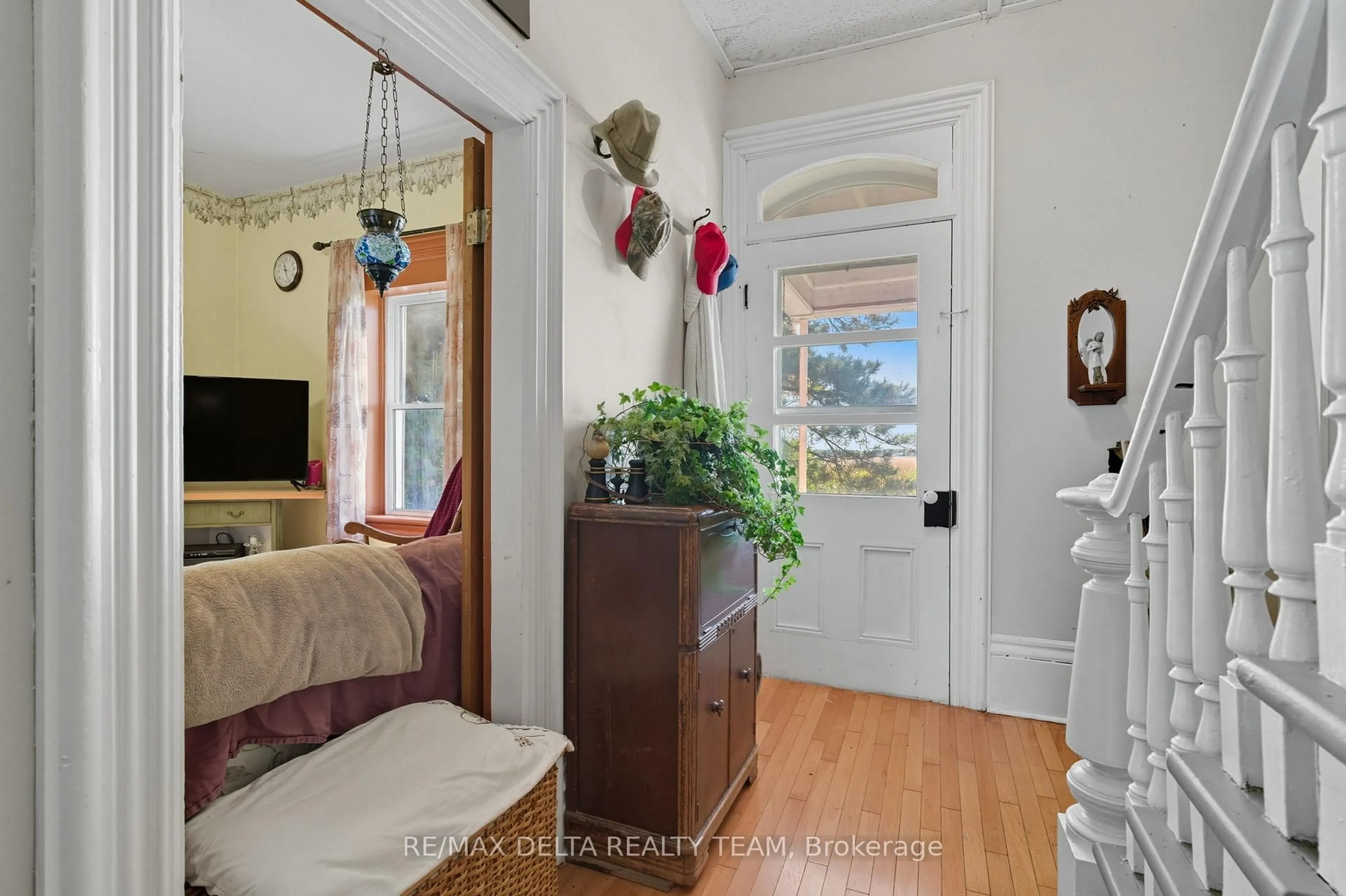 Indoor entryway for 12633 North Wing Rd, North Dundas Ontario K0C 2K0