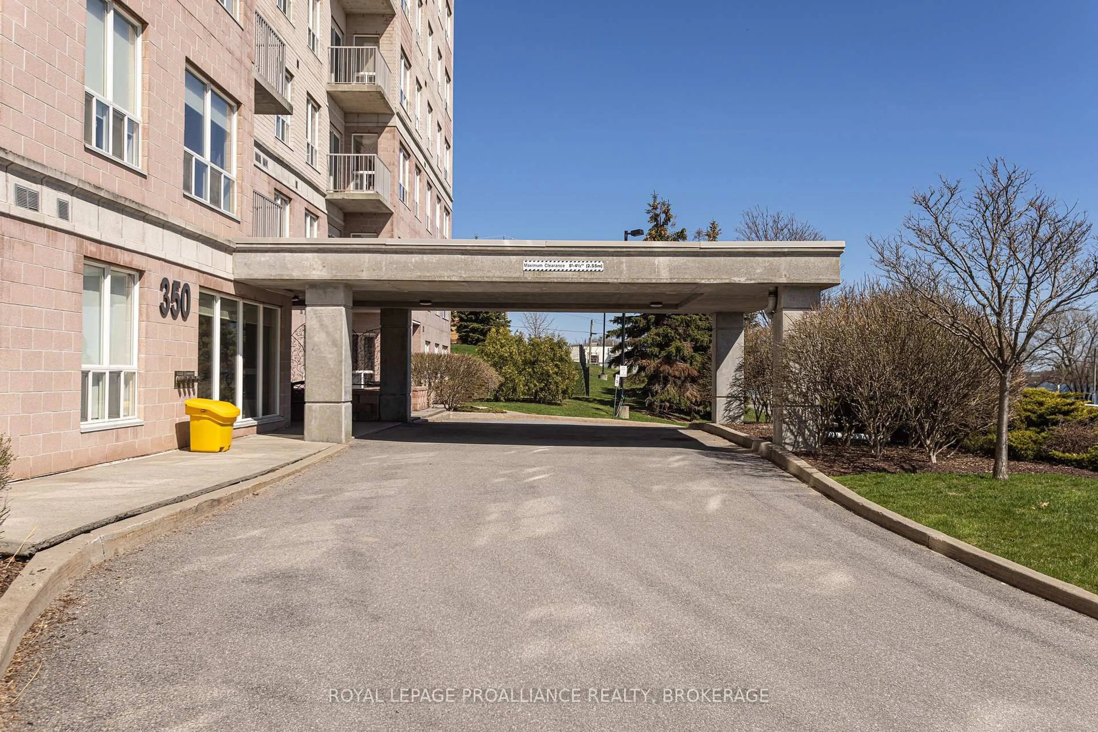 Indoor foyer for 350 Wellington St #205, Kingston Ontario K7K 7J7