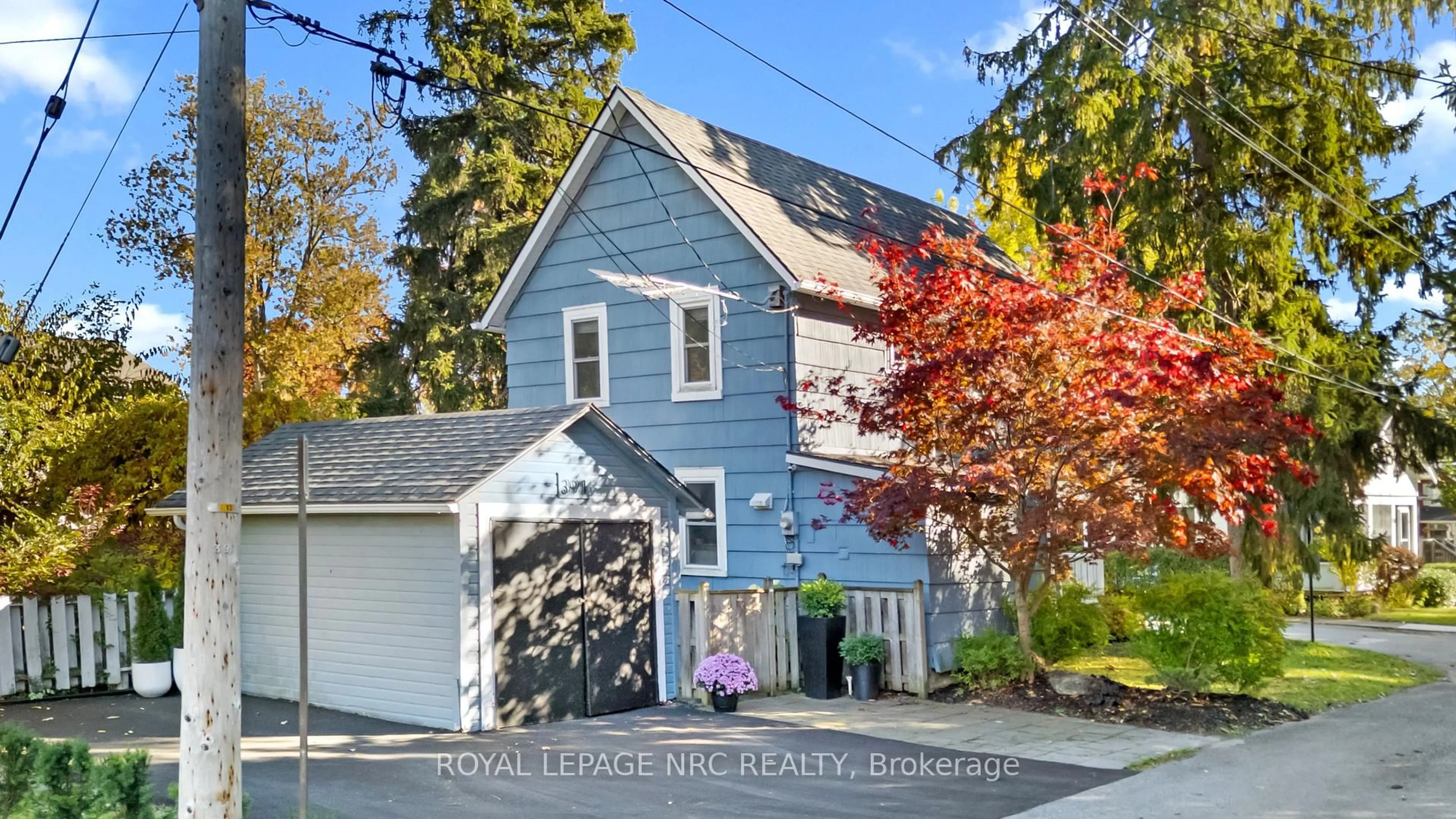 Home with vinyl exterior material, street for 391 CAMBRIDGE Rd, Fort Erie Ontario L0S 1B0