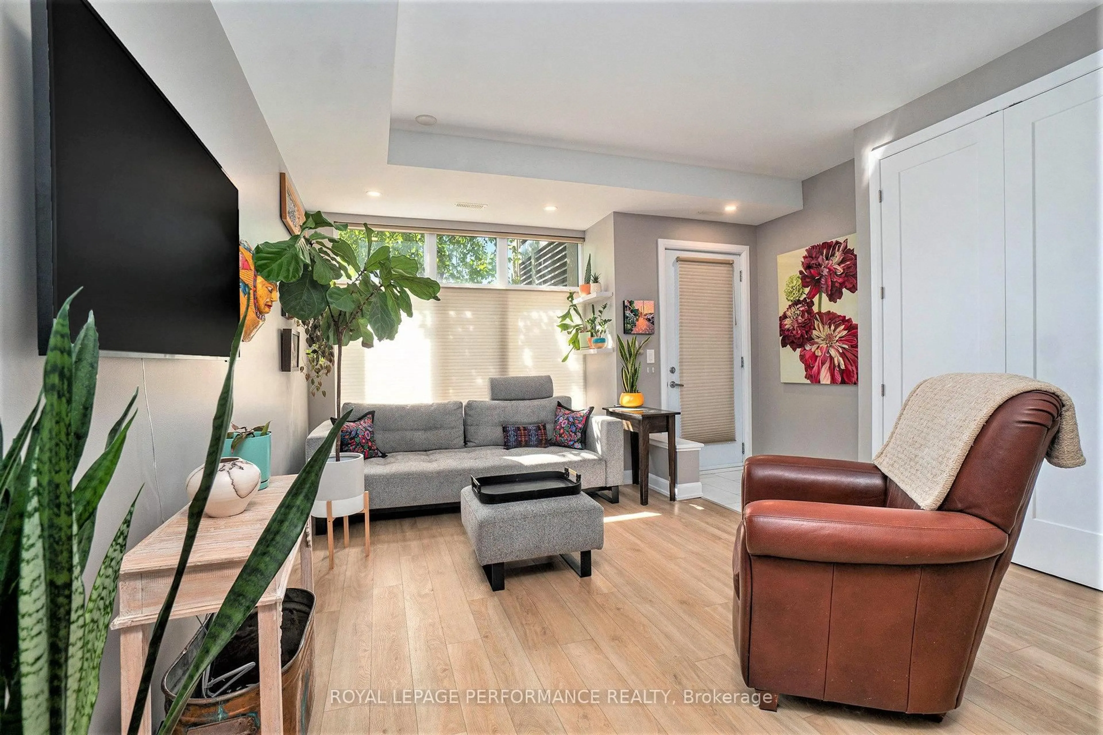 Living room with furniture, unknown for 509 Gladstone Ave #1, Ottawa Ontario K1R 5N9