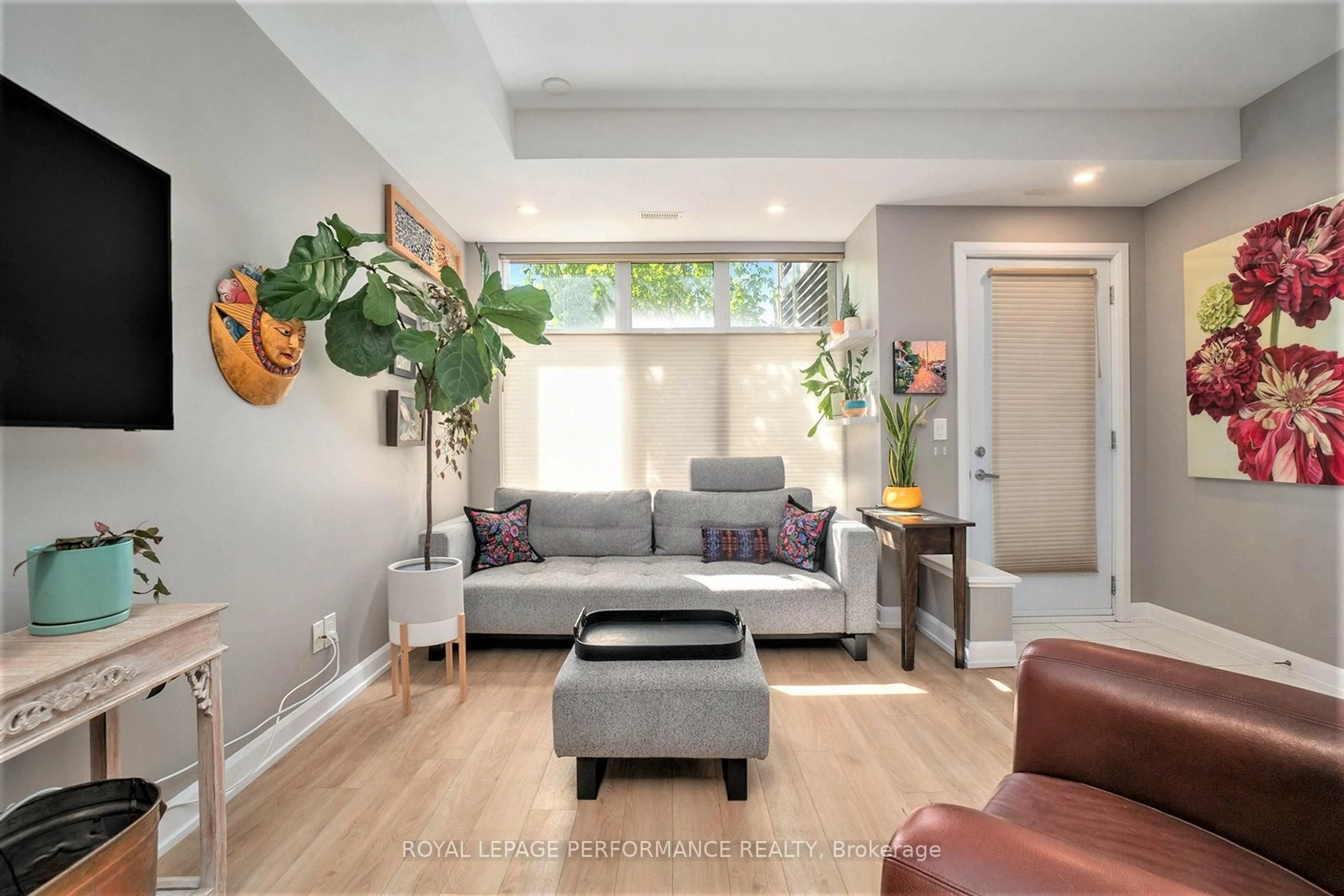 Living room with furniture, unknown for 509 Gladstone Ave #1, Ottawa Ontario K1R 5N9