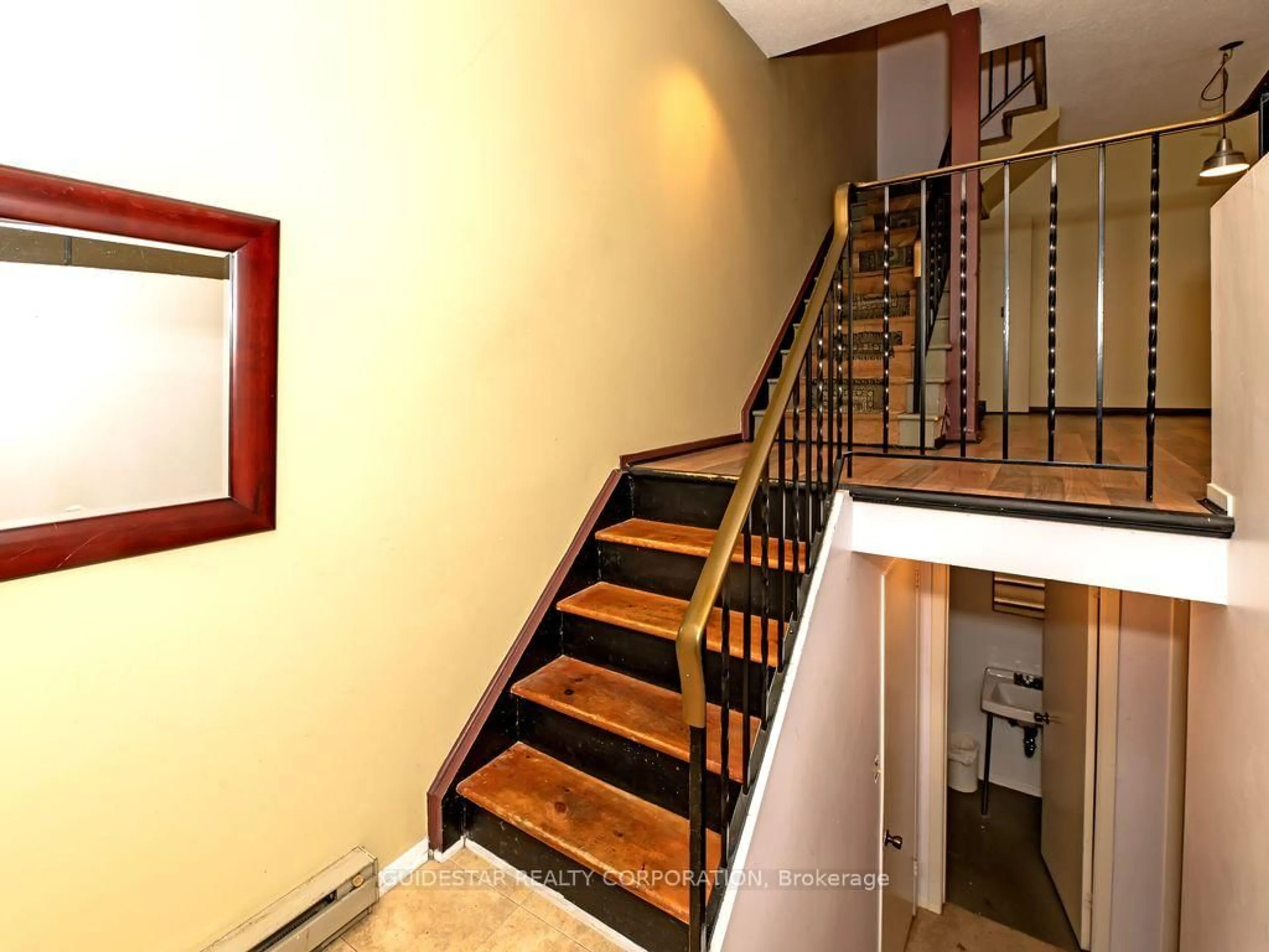 Unknown for 122 Renova Private, Ottawa Ontario K1G 4C6