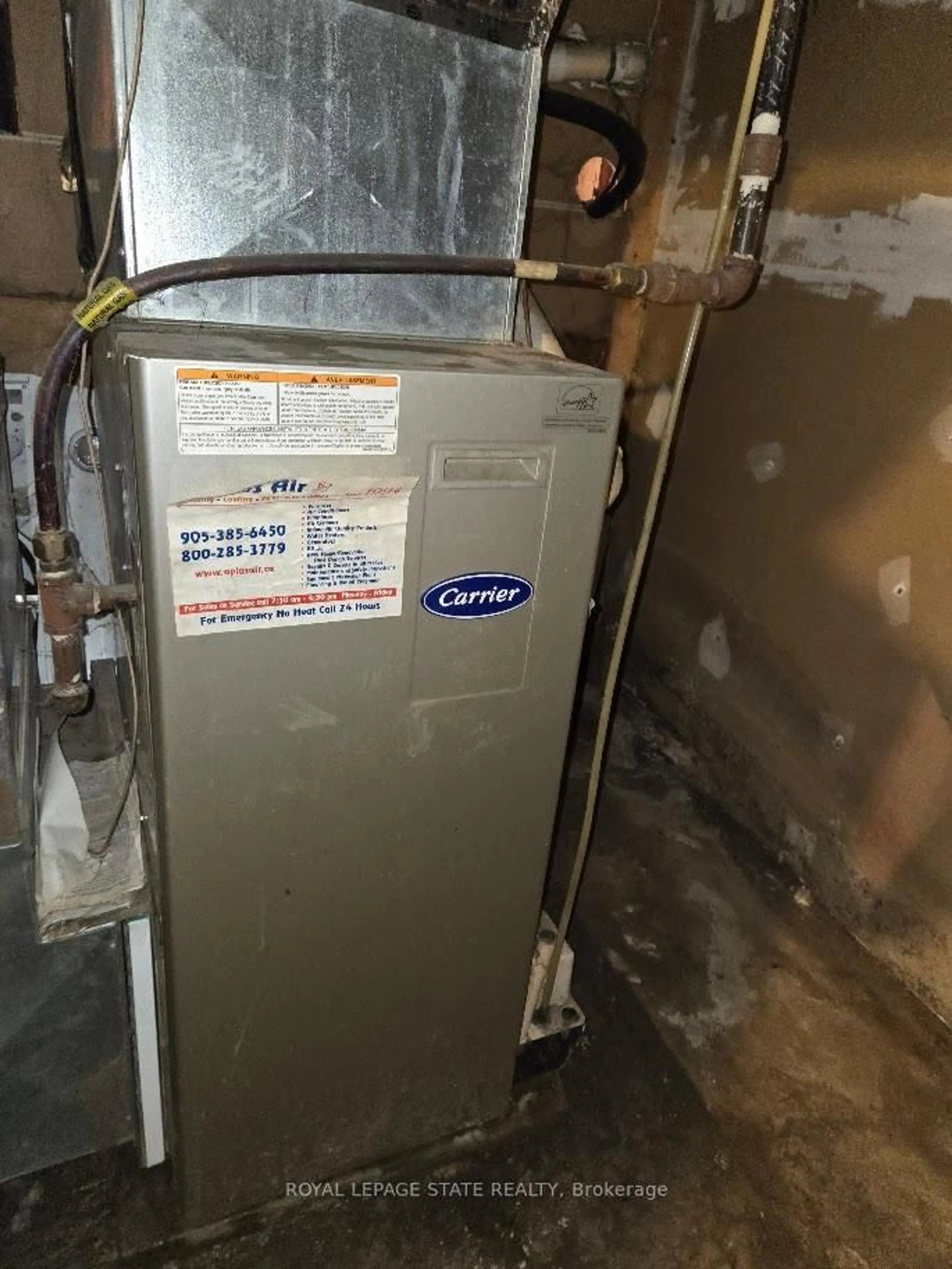 A pic of a room for 160 Sanford Ave, Hamilton Ontario L8L 5Z7