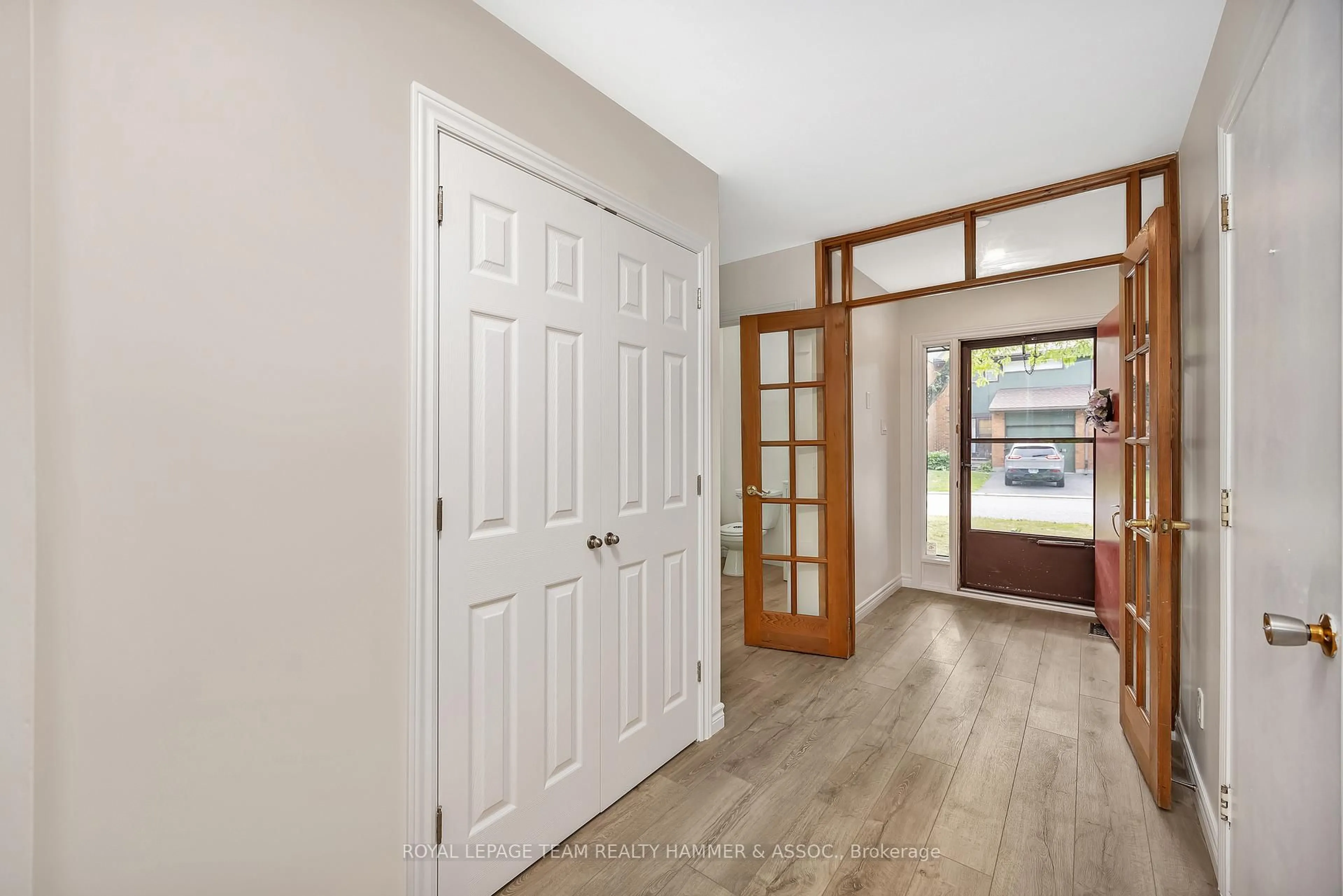 Indoor entryway for 8 Chisholm Crt, Kanata Ontario K2K 1E2