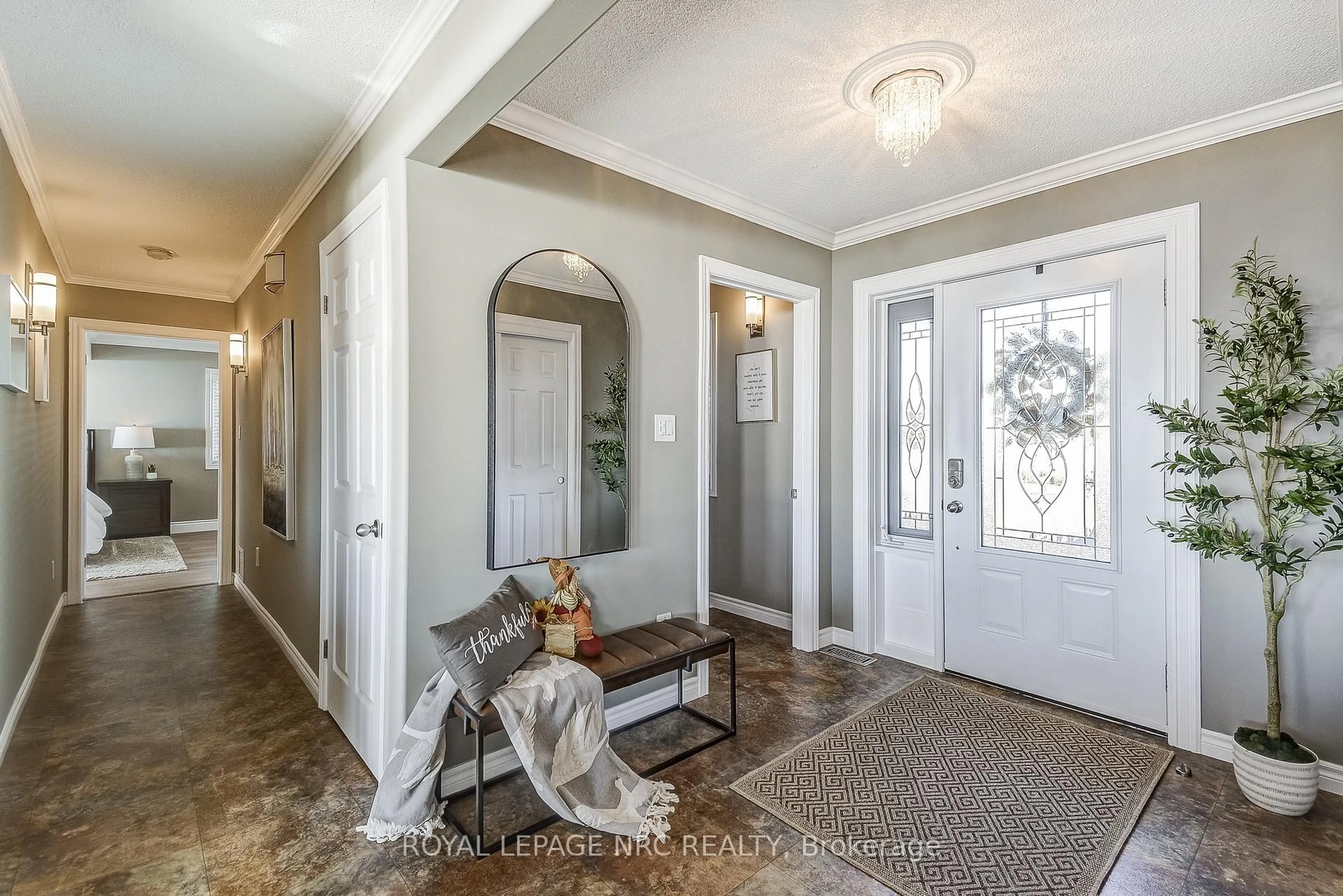 Indoor entryway for 10781 Lakeshore Rd, Wainfleet Ontario L3K 5V4