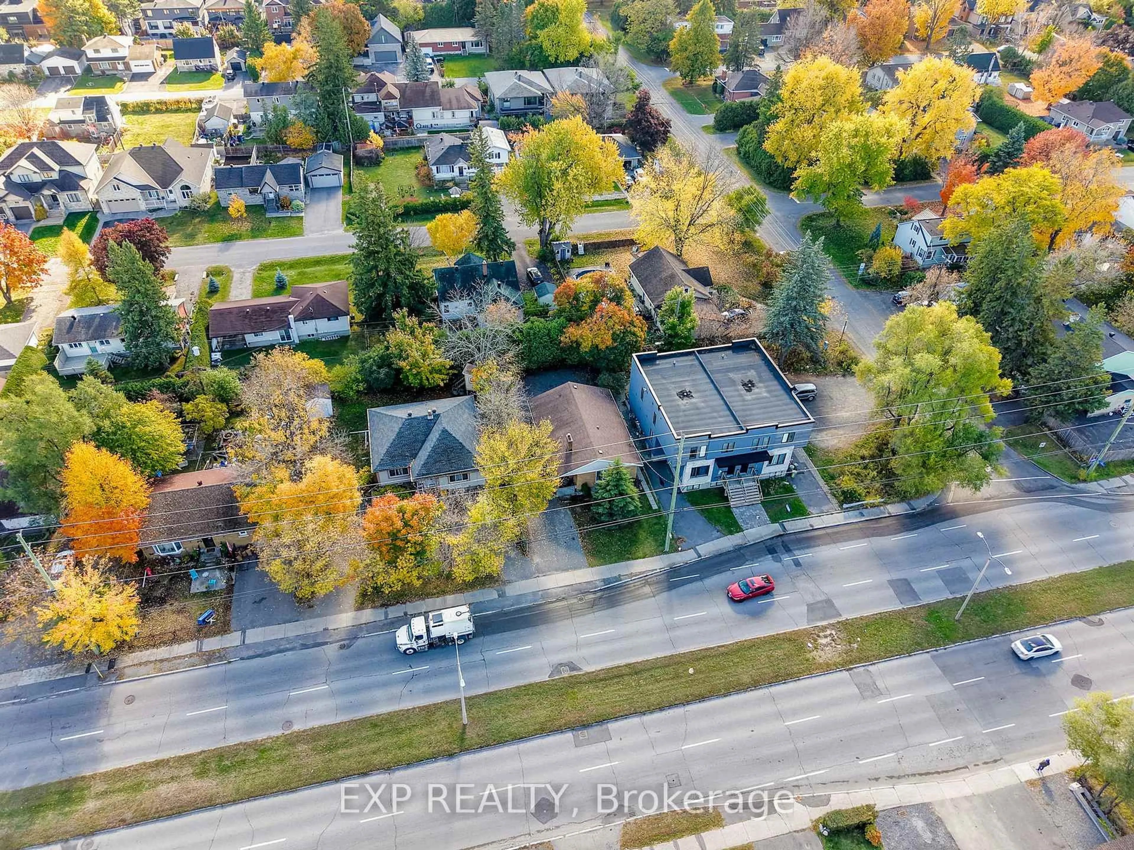 A pic from outside/outdoor area/front of a property/back of a property/a pic from drone, street for 1554 Baseline Rd, Ottawa Ontario K2C 0B3