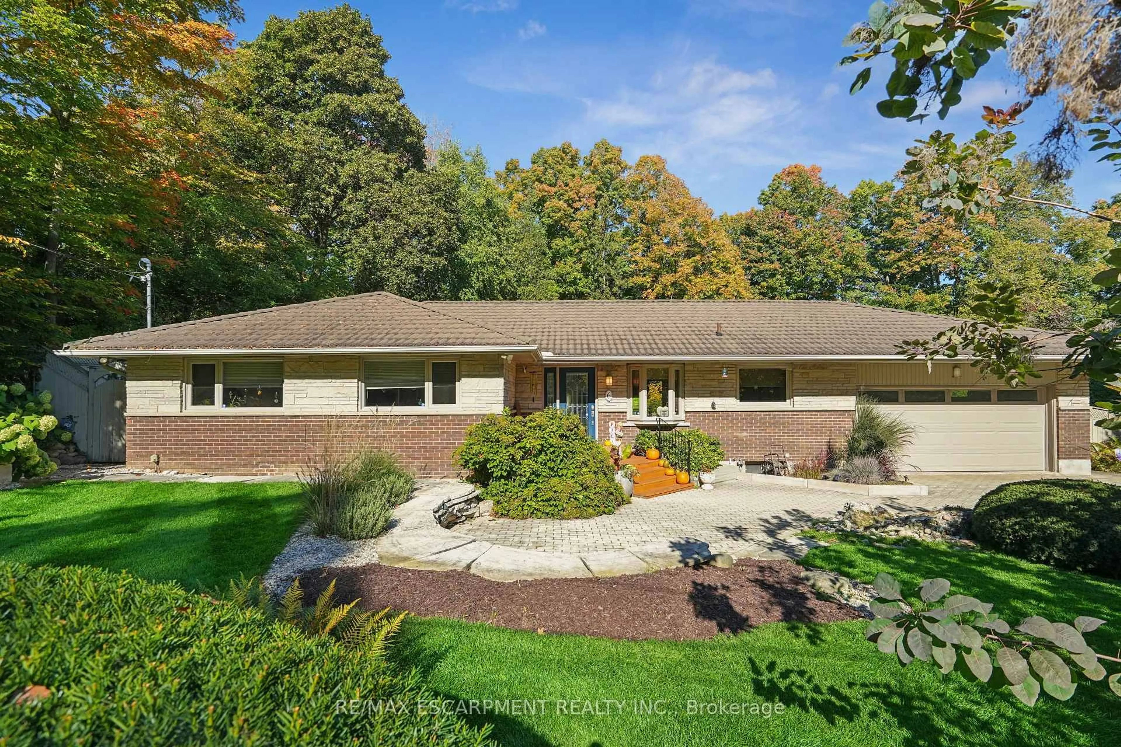 Home with brick exterior material, unknown for 6 Beech St, Guelph/Eramosa Ontario N1H 6J3