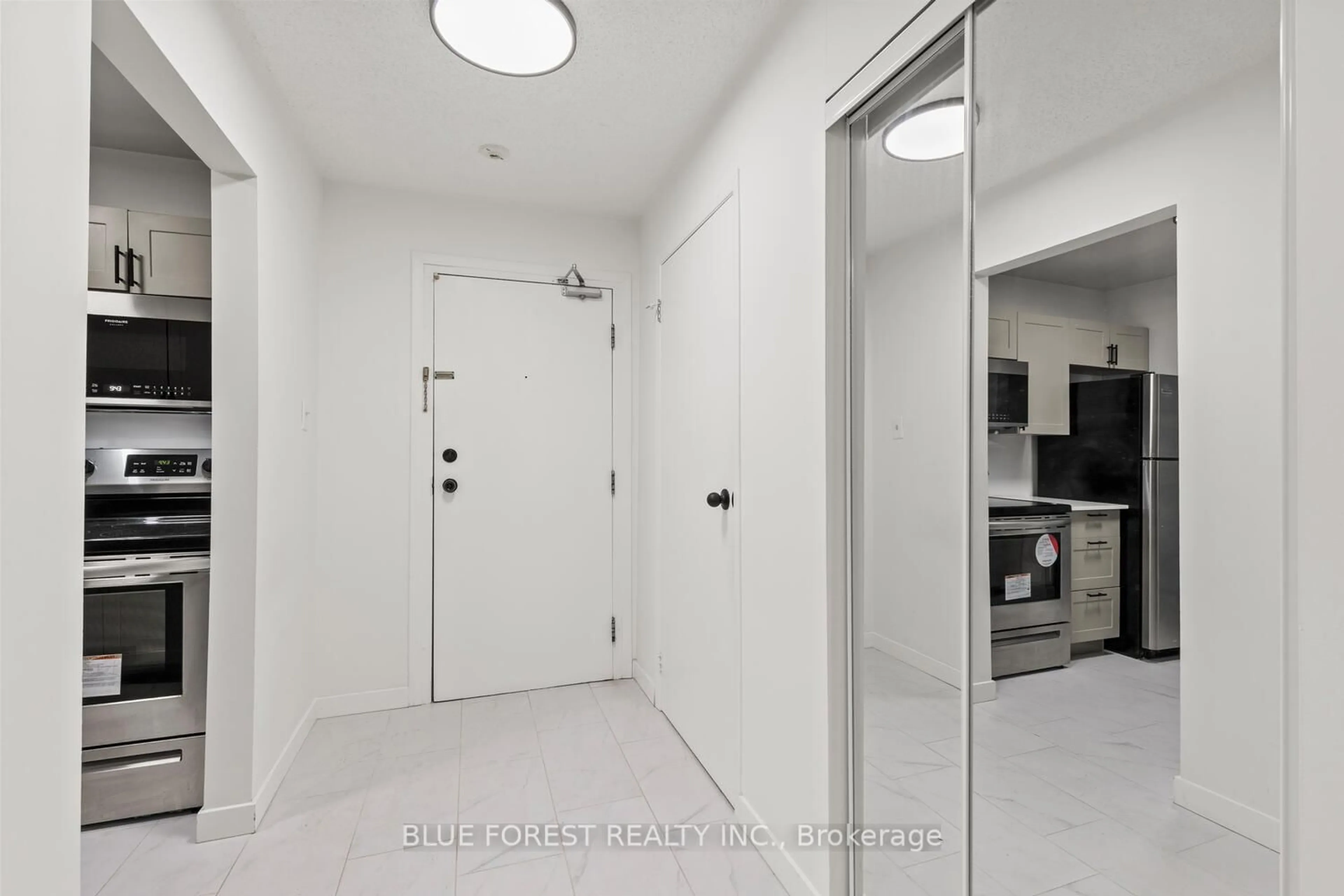 Indoor entryway for 725 Deveron Cres #223, London South Ontario N5Z 4X3