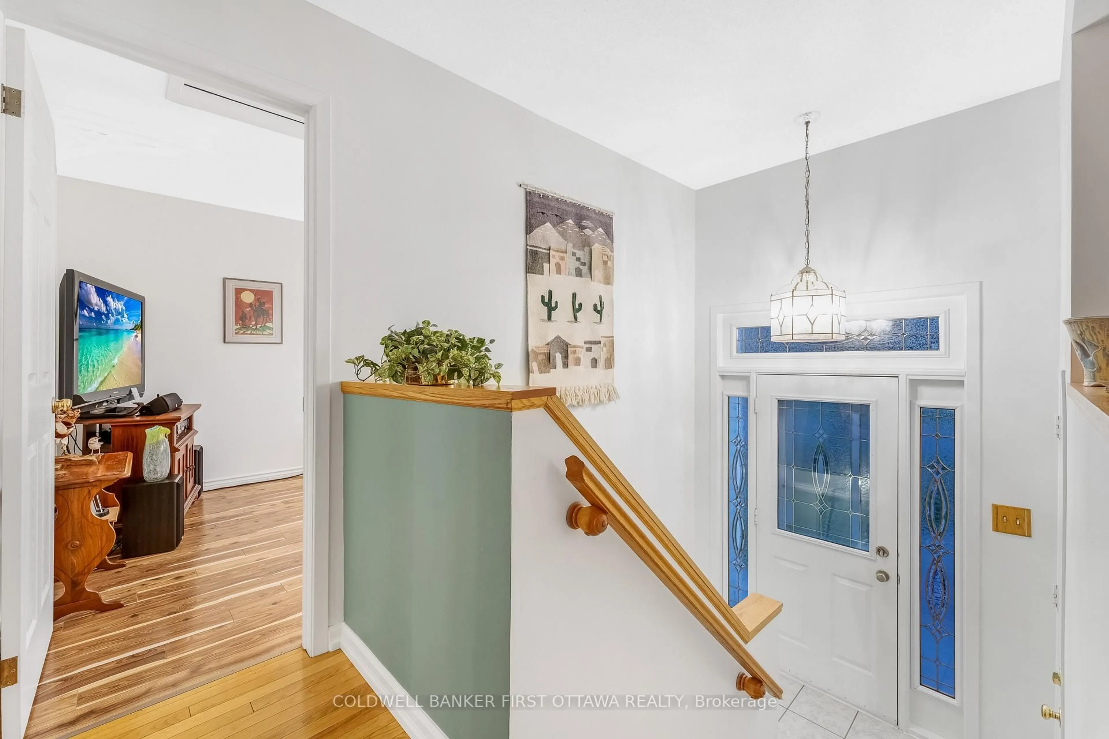 Indoor entryway for 1511 Shawinigan St, Orleans Ontario K4A 2L9