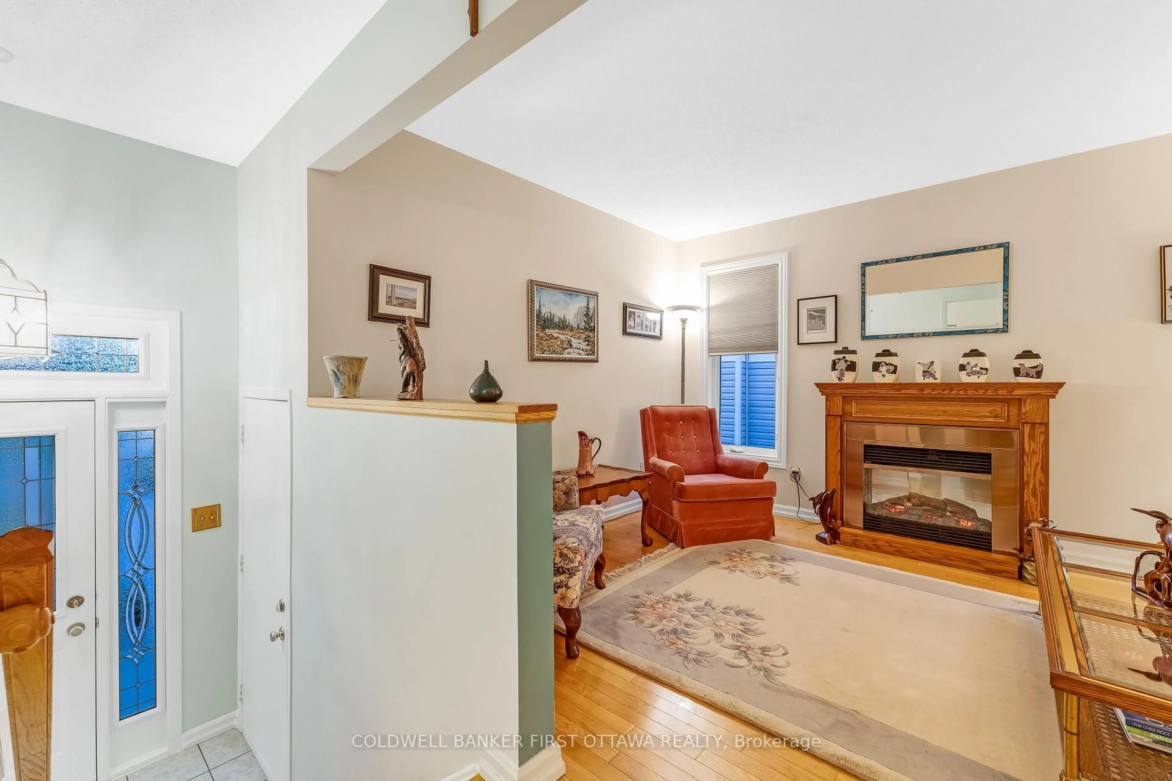 Indoor foyer for 1511 Shawinigan St, Orleans Ontario K4A 2L9