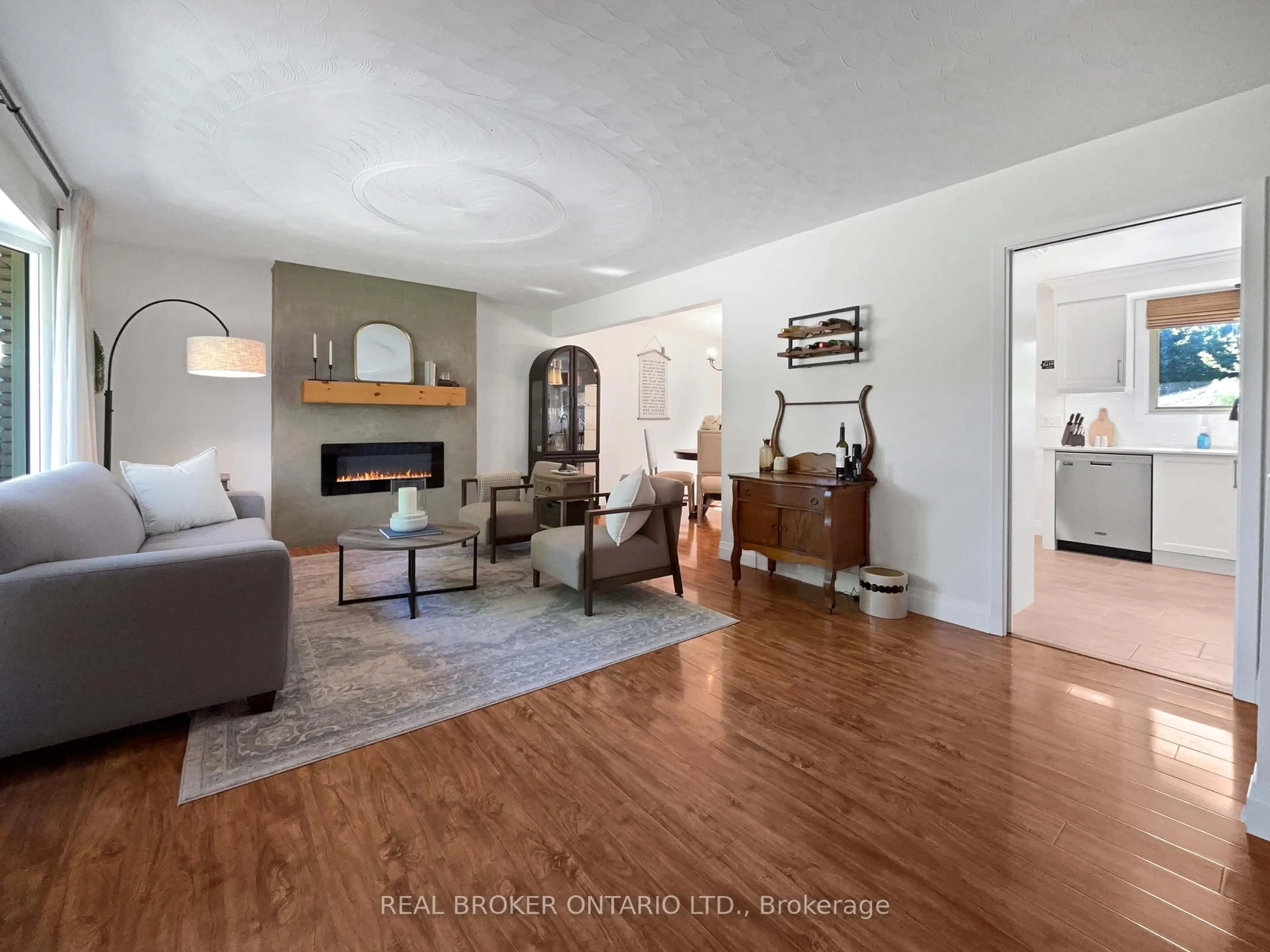 Living room with furniture, unknown for 9 Normandy Circ, Norfolk Ontario N3Y 4J6