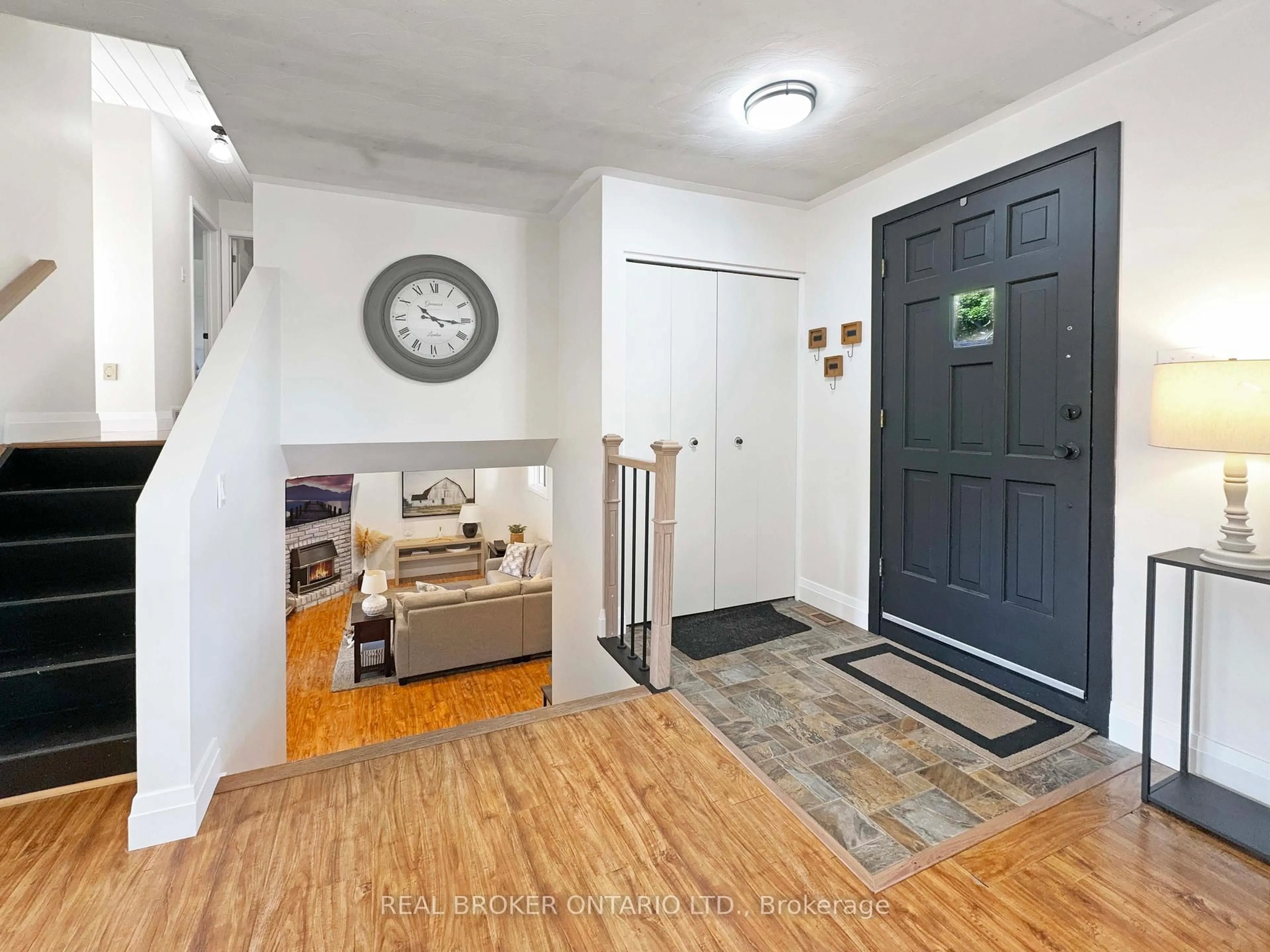 Indoor entryway for 9 Normandy Circ, Norfolk Ontario N3Y 4J6