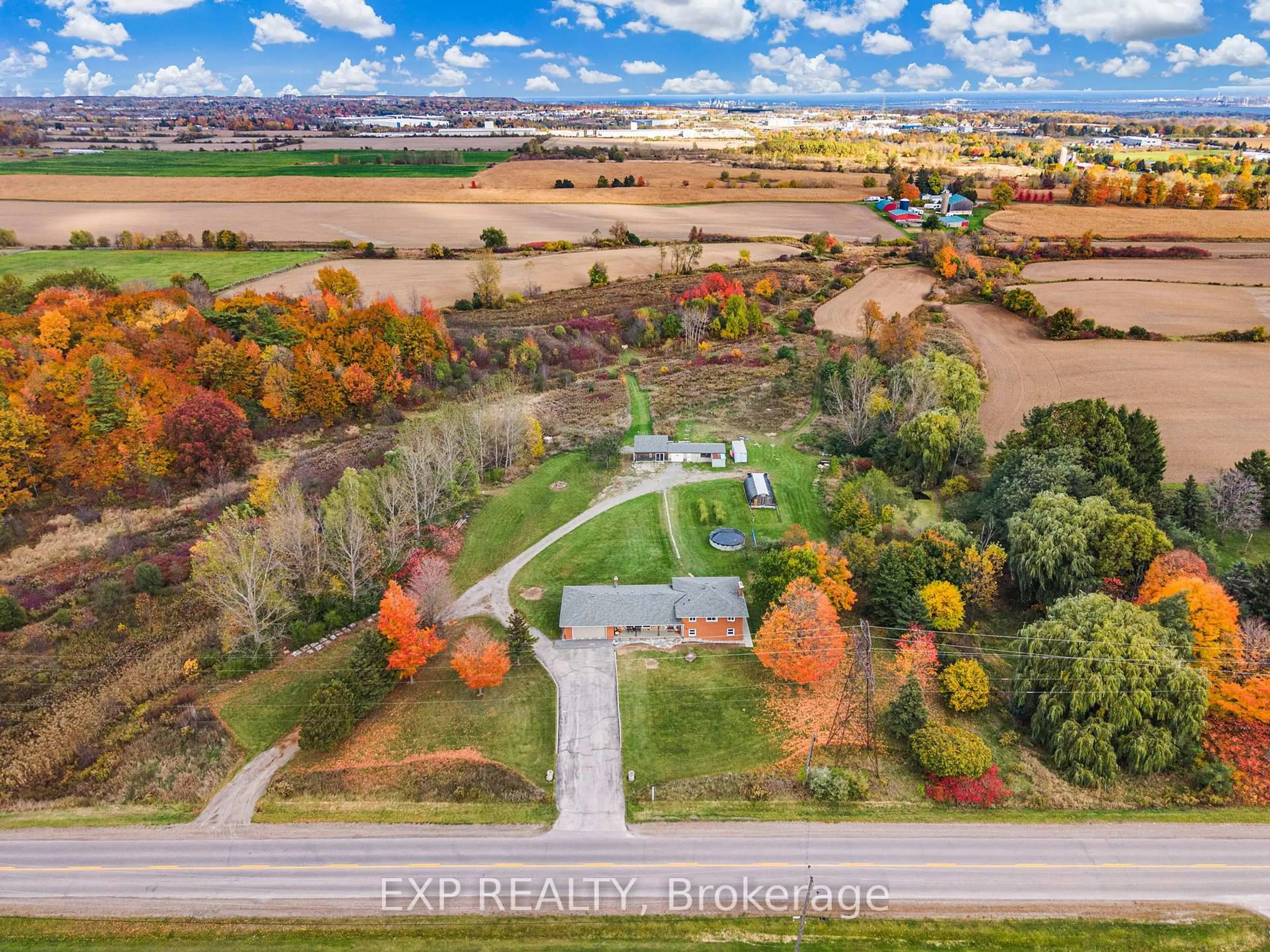 A pic from outside/outdoor area/front of a property/back of a property/a pic from drone, unknown for 548 Millgrove Side Rd, Hamilton Ontario L9H 5E2
