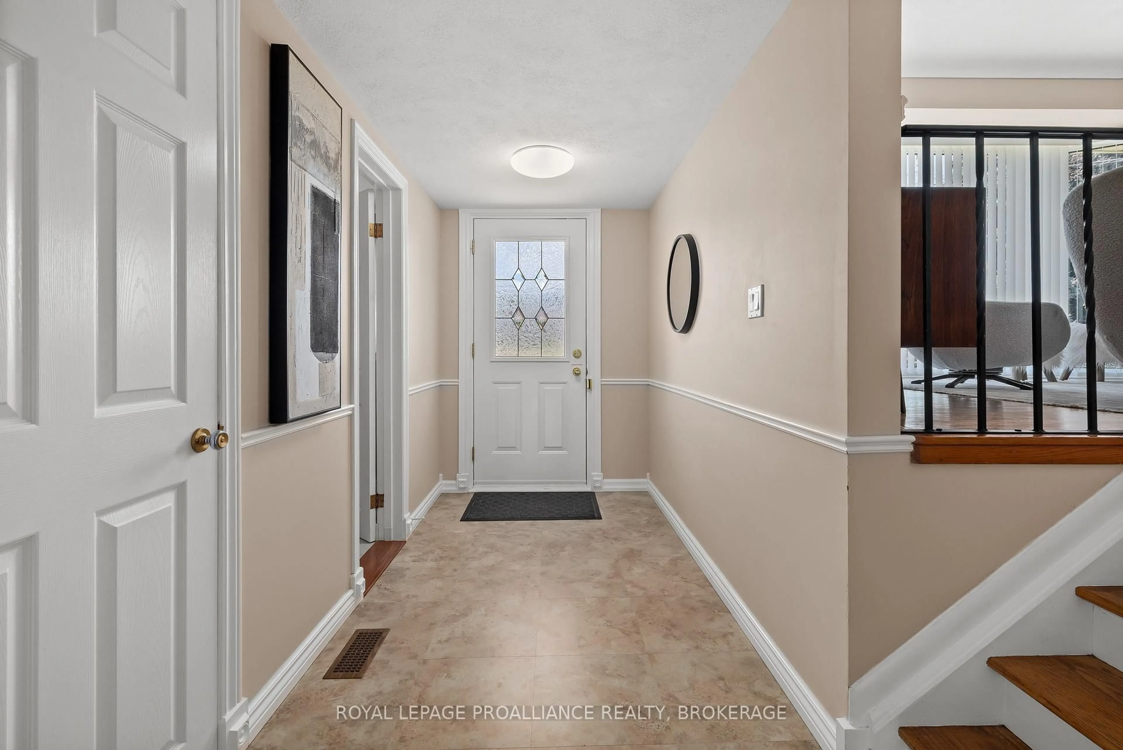 Indoor entryway for 35 Manitou Cres, Loyalist Ontario K7N 1B1