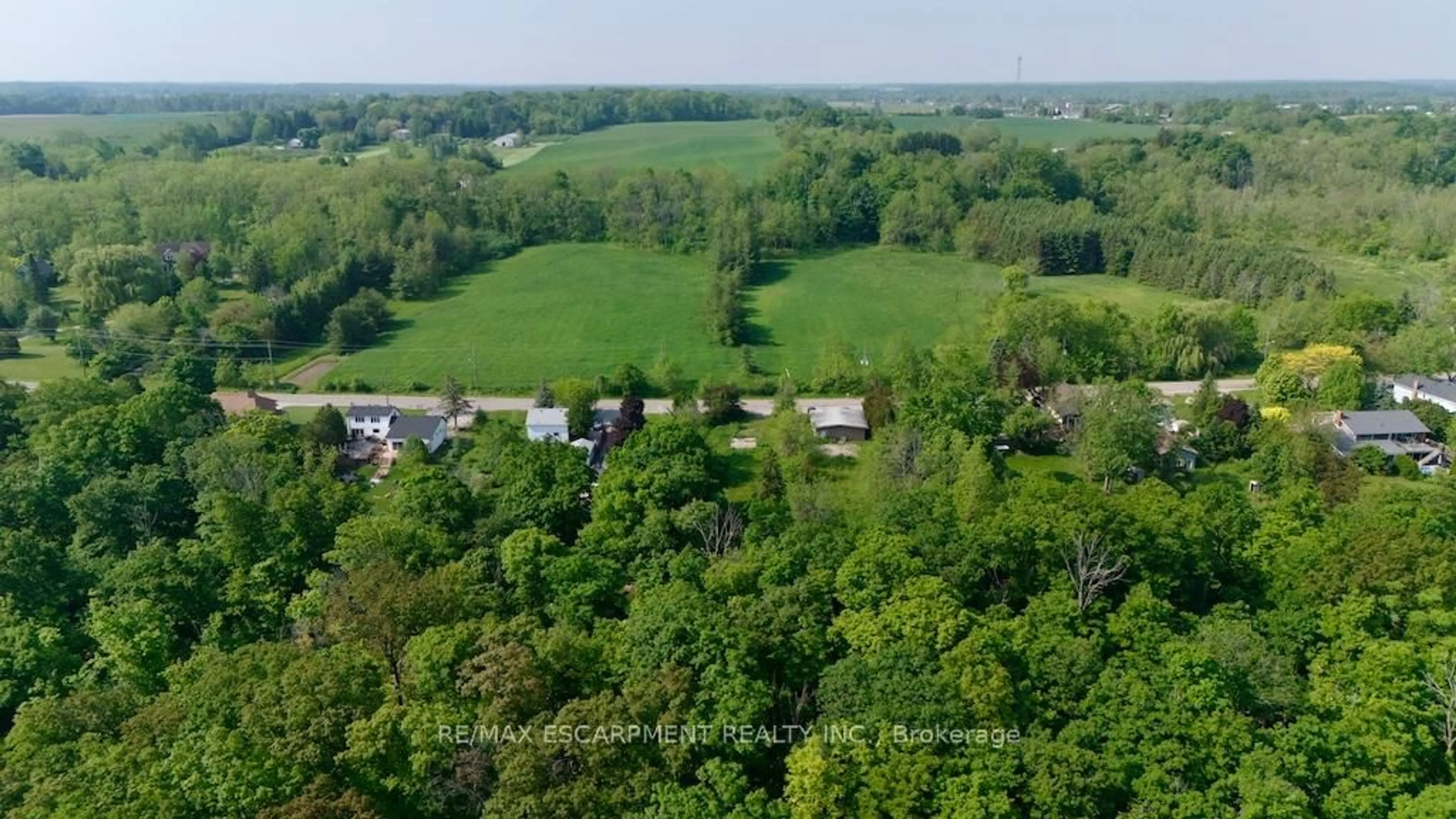 A pic from outside/outdoor area/front of a property/back of a property/a pic from drone, forest/trees view for 59 Ridge Rd, Grimsby Ontario L3M 4E7
