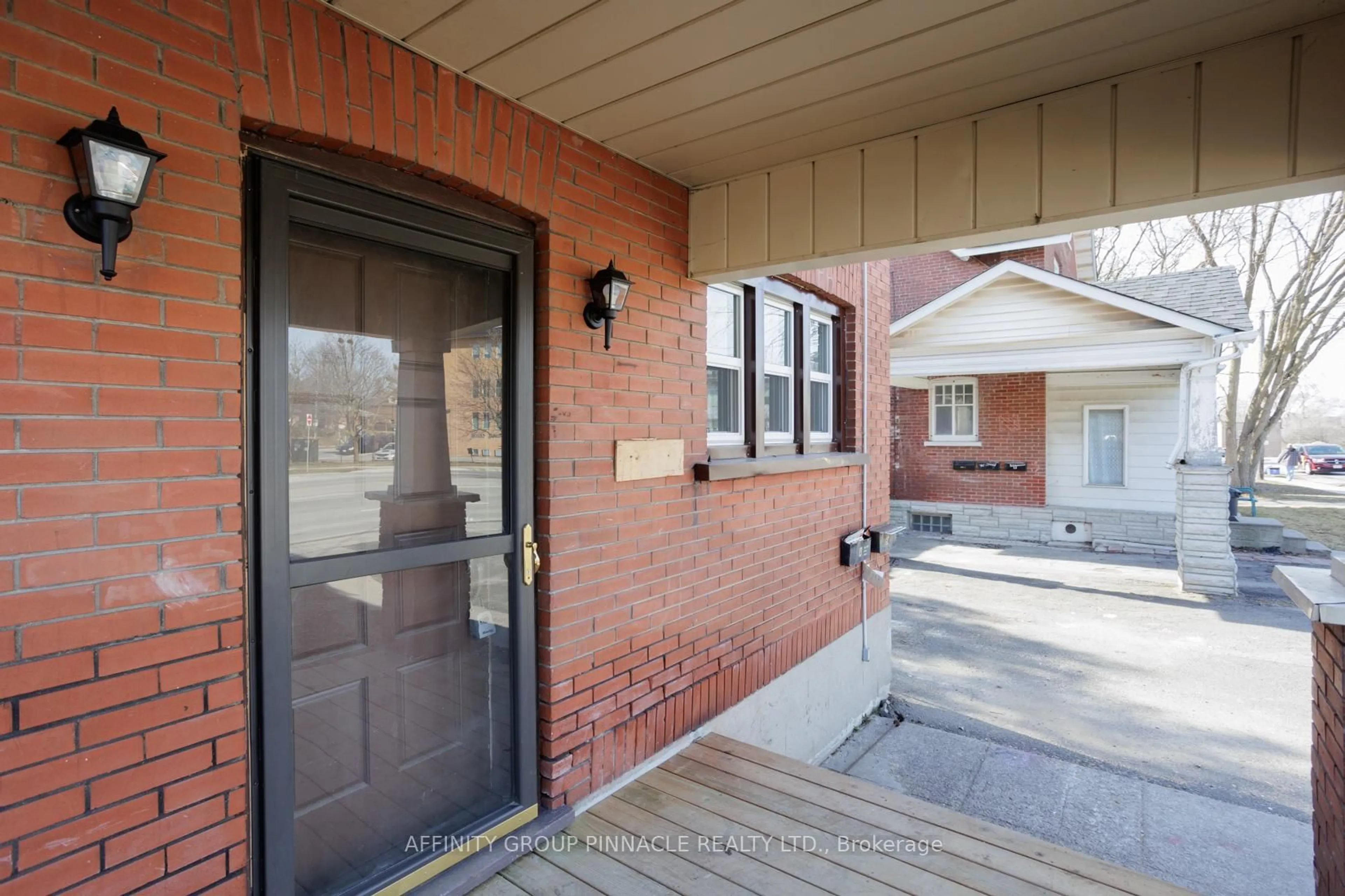 Unknown for 649 Charlotte St, Peterborough Ontario K9J 2X2