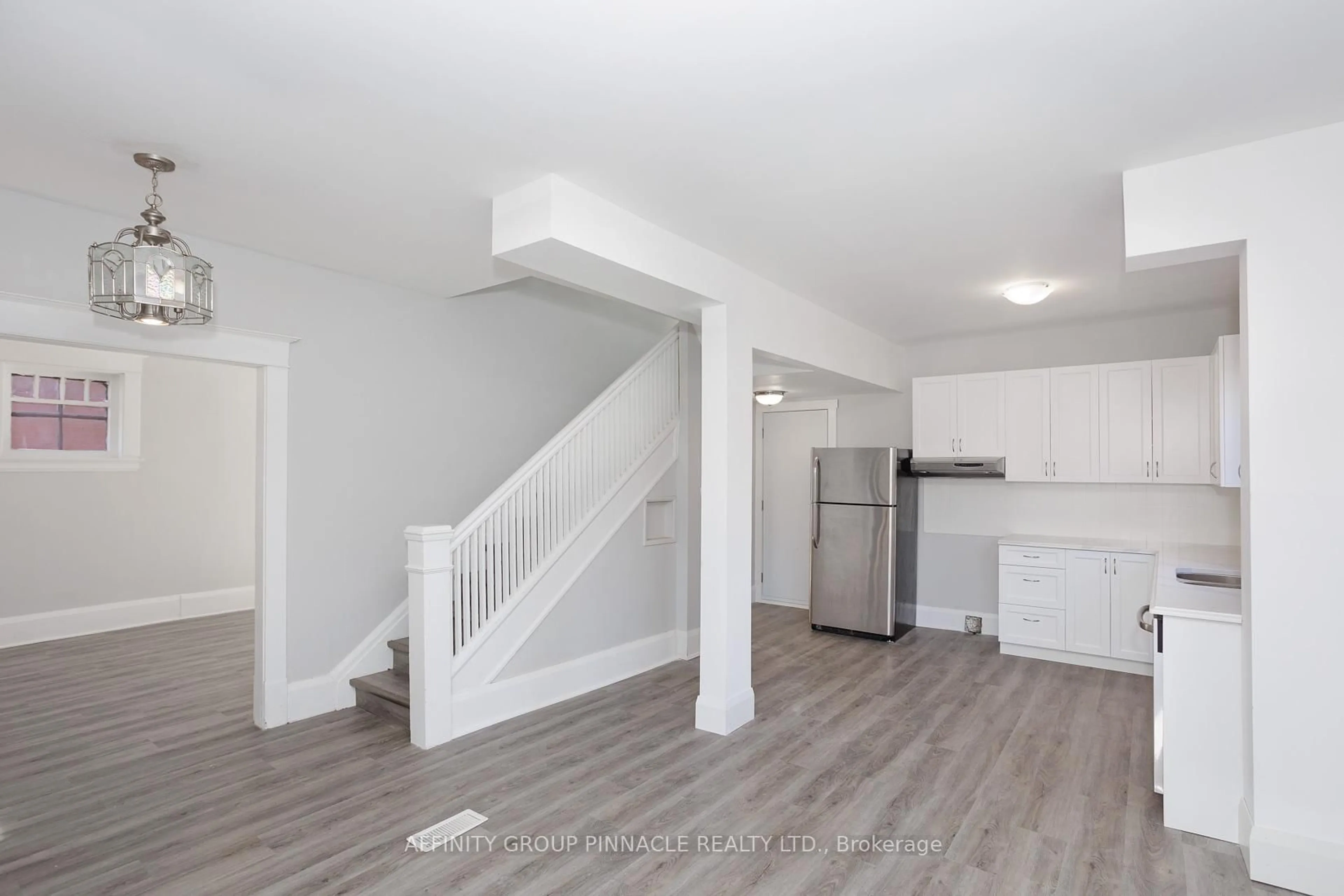 Unknown for 649 Charlotte St, Peterborough Ontario K9J 2X2