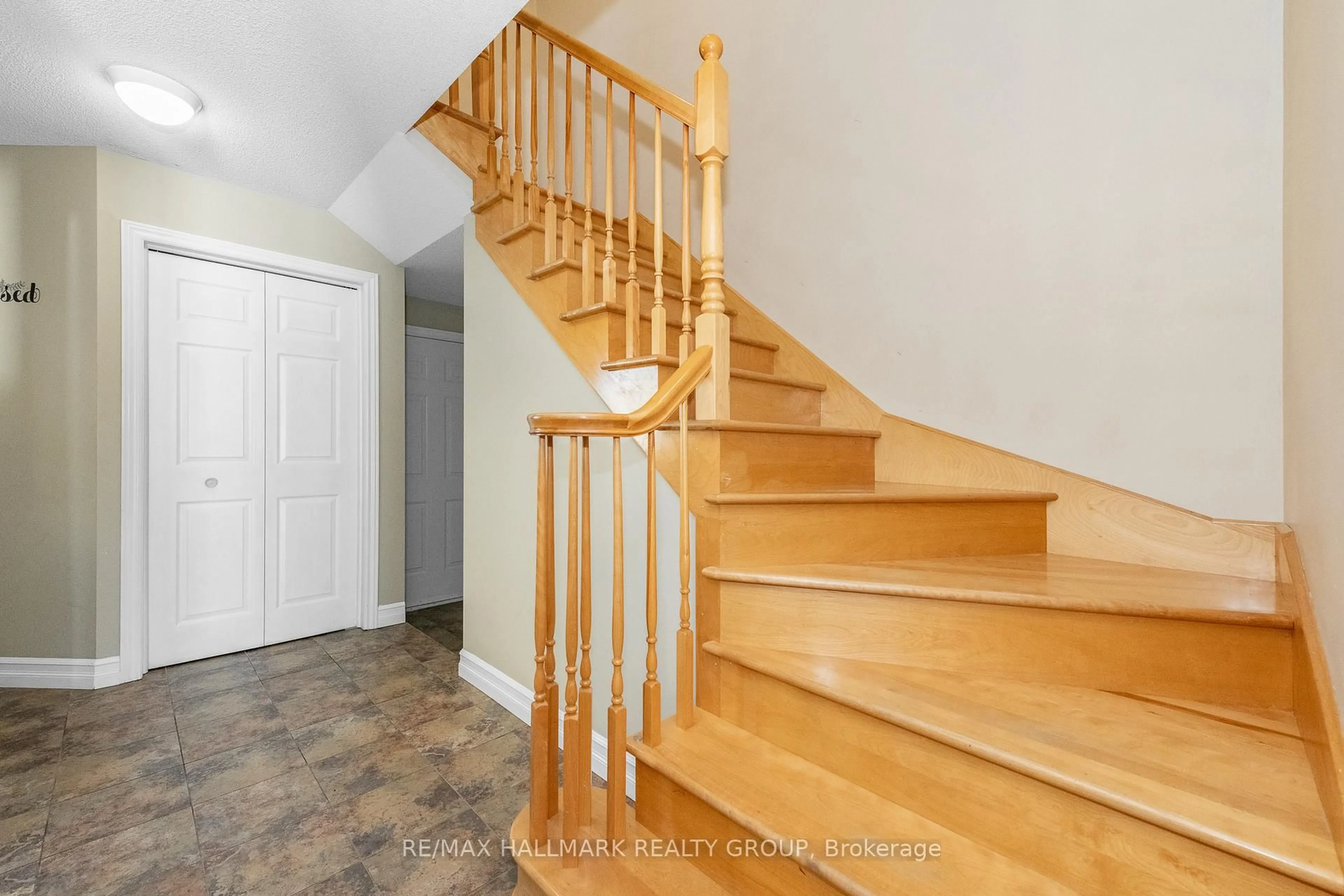 Stairs for 14 Roger Cres, Casselman Ontario K0A 1M0