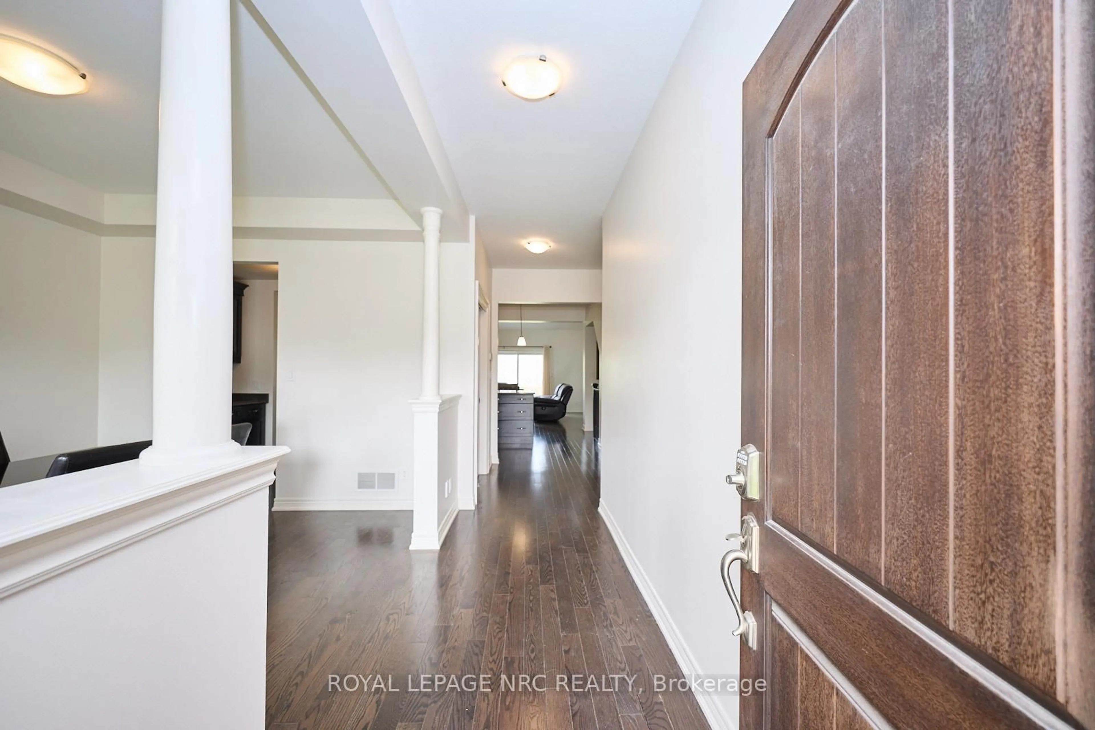 Indoor entryway for 143 Tuliptree Rd, Thorold Ontario L2V 0A5