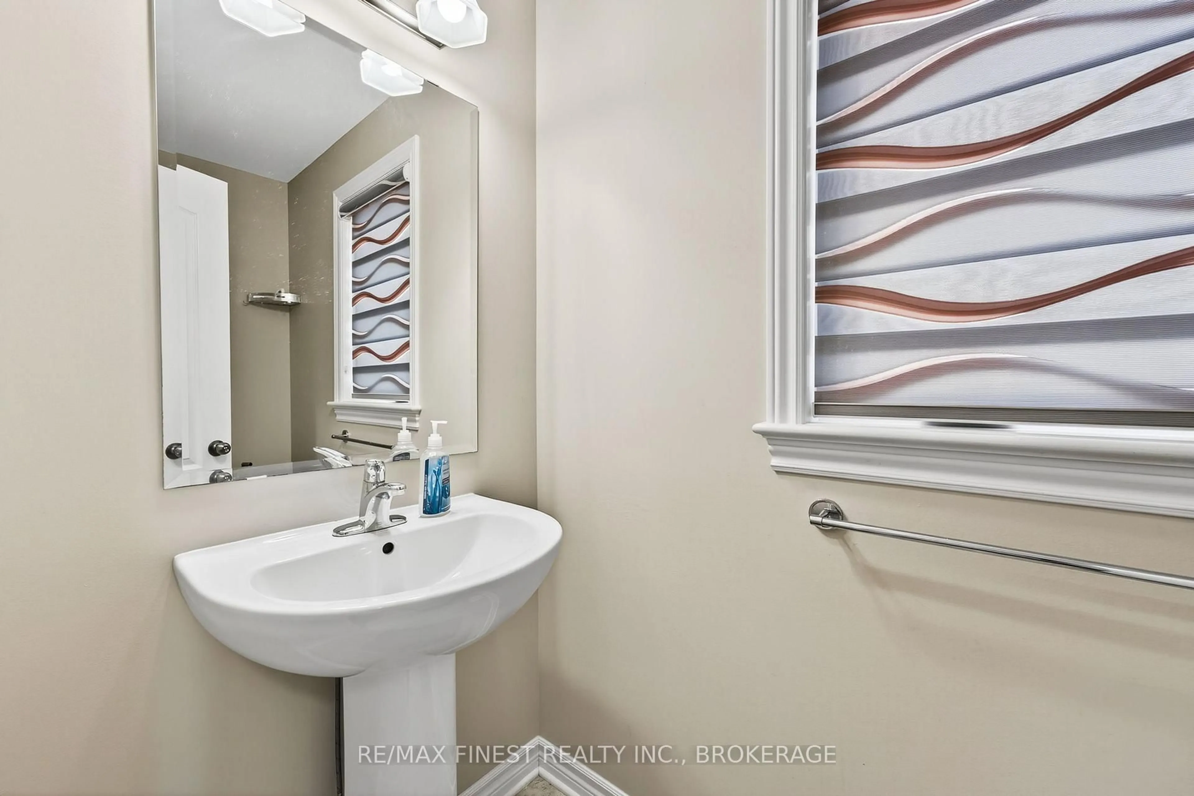 Standard bathroom, ceramic/tile floor for 1257 Wheathill St, Kingston Ontario K7M 0H4
