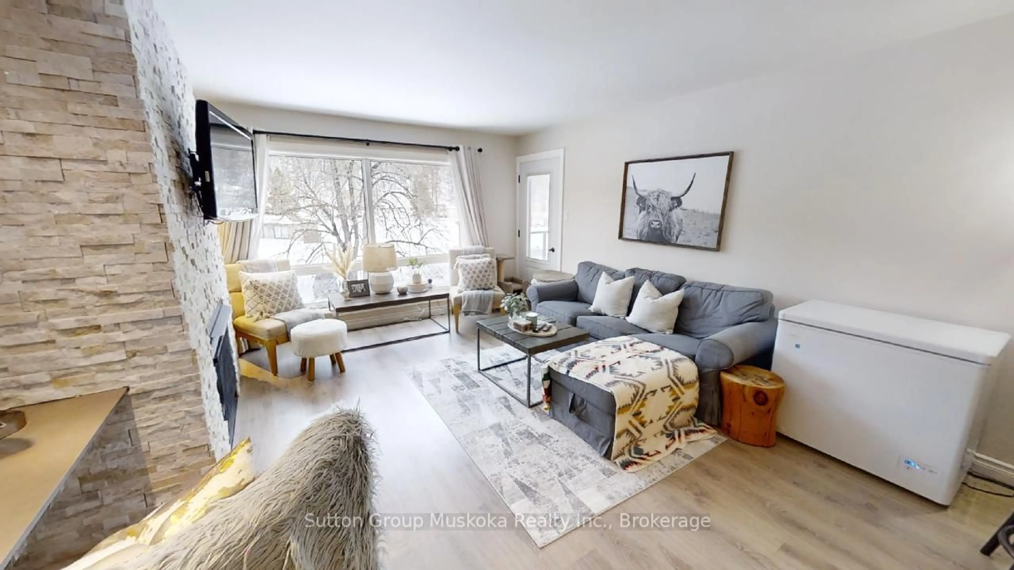 Living room with furniture, unknown for 1235 Deerhurst Dr #52-308, Huntsville Ontario P1H 2E8