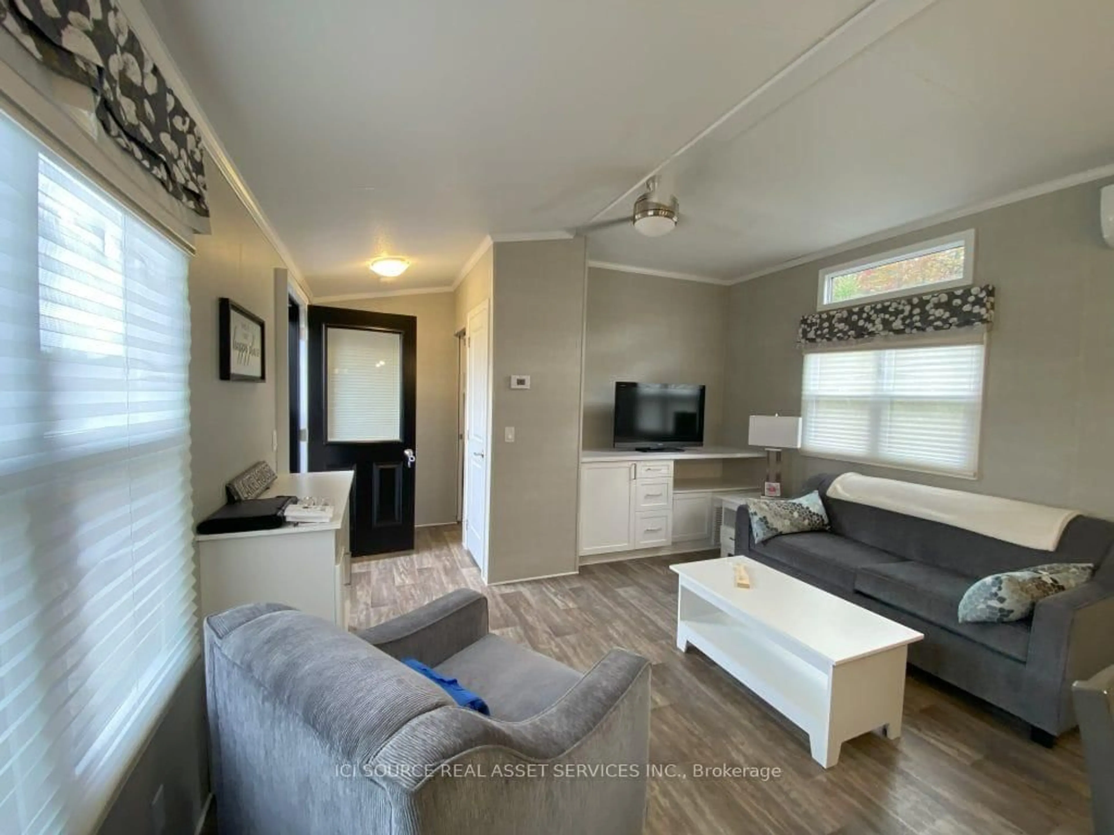 Living room with furniture, wood/laminate floor for 1047 Bonnie Lake Camp Rd #BBT098, Bracebridge Ontario P1L 1W9