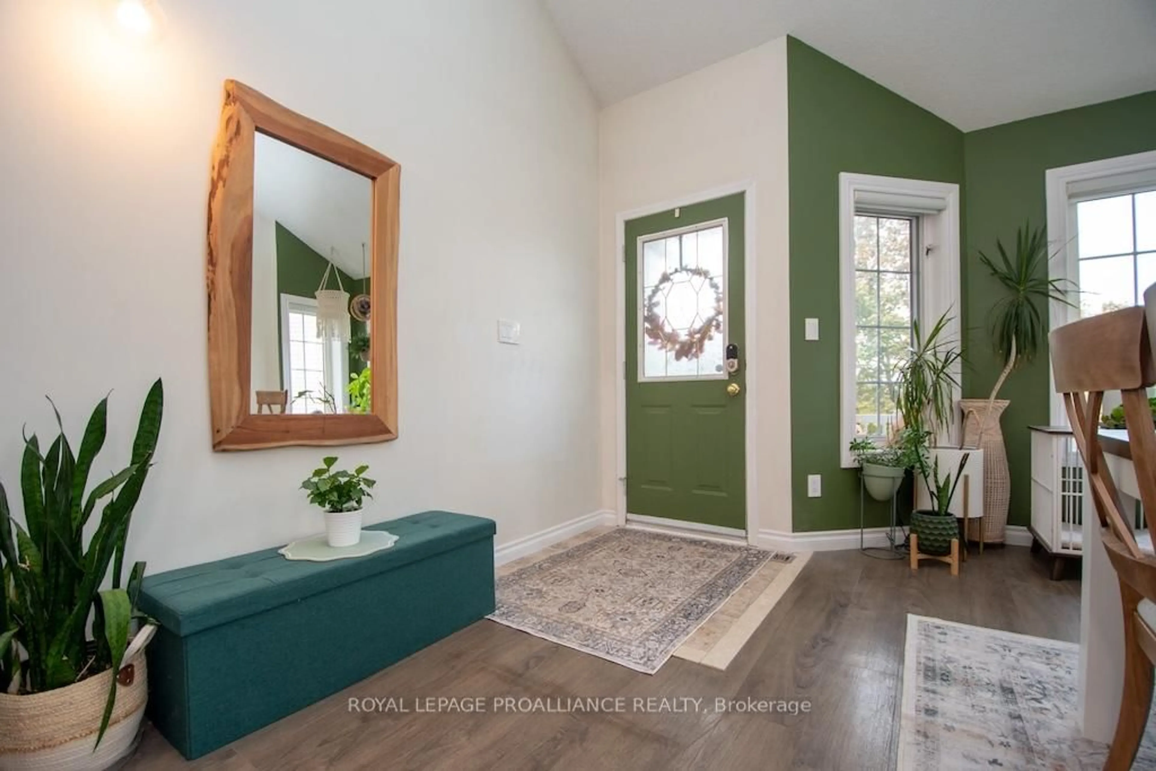 Indoor entryway for 1479 Tamblin Way, Peterborough Ontario K9K 2L9