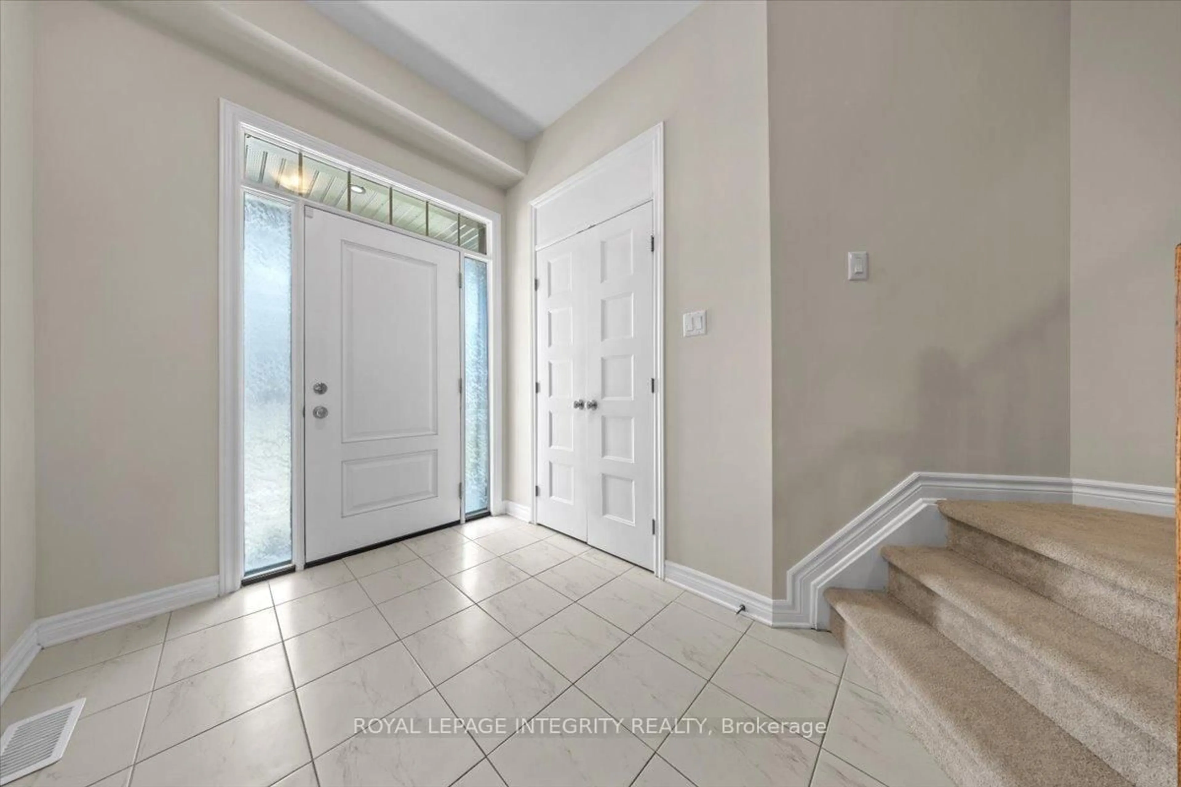 Indoor entryway for 825 Indica St, Ottawa Ontario K2S 2J8