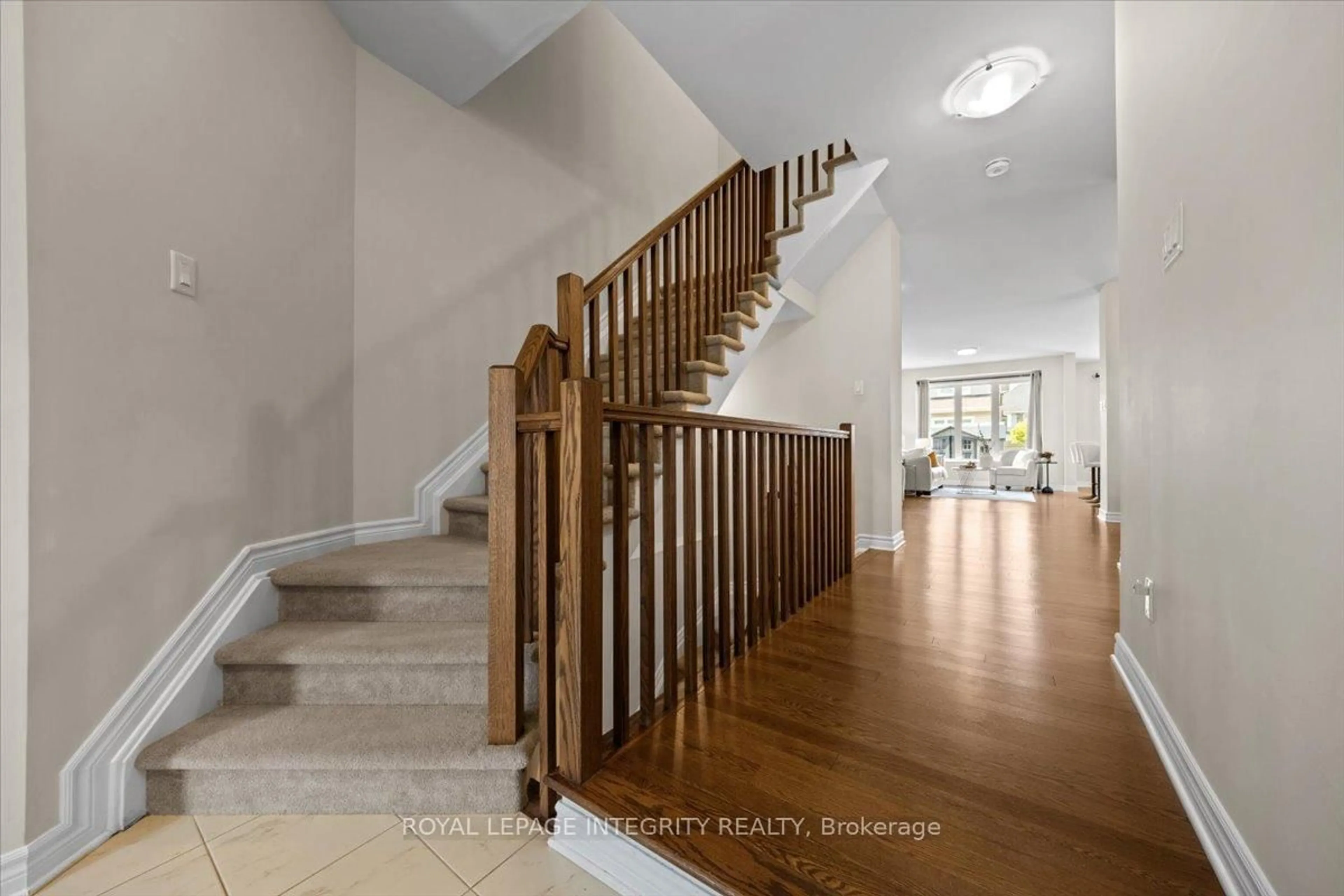 Unknown for 825 Indica St, Ottawa Ontario K2S 2J8