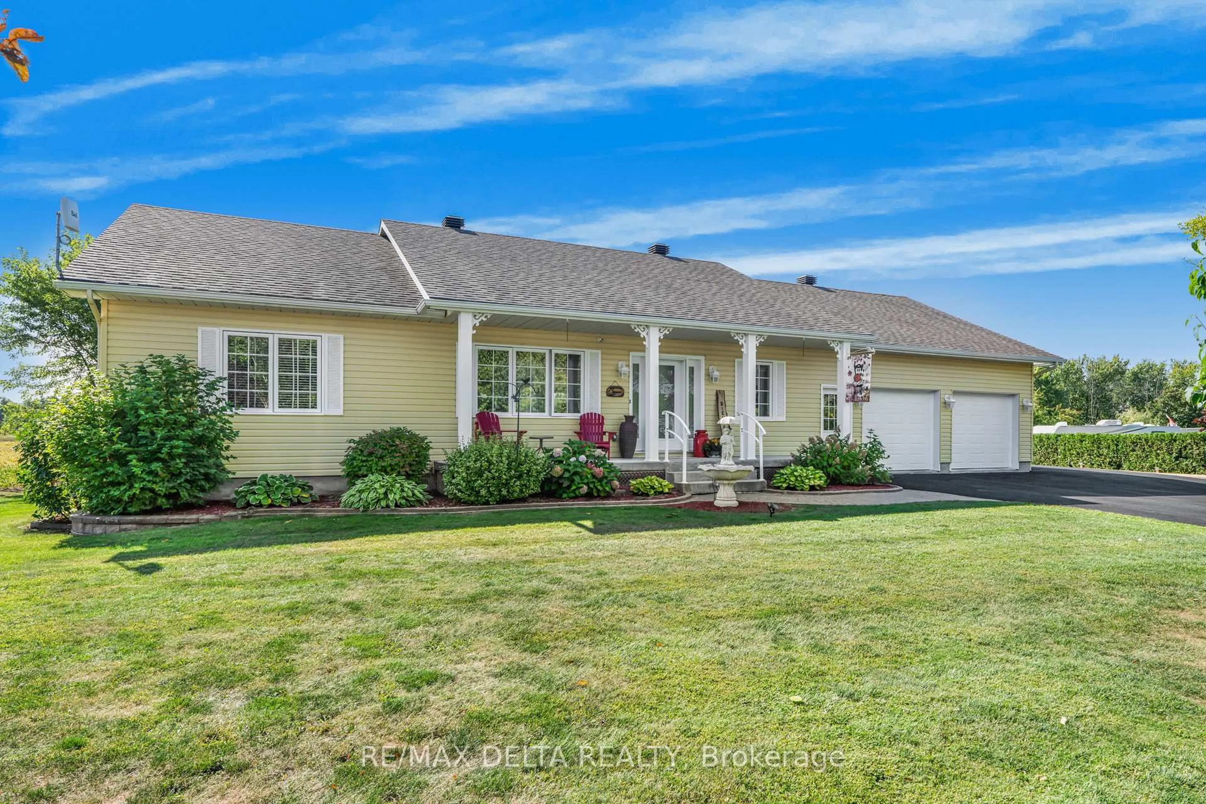 Home with vinyl exterior material, street for 990 Concession 1 Concession, Alfred and Plantagenet Ontario K0B 1L0