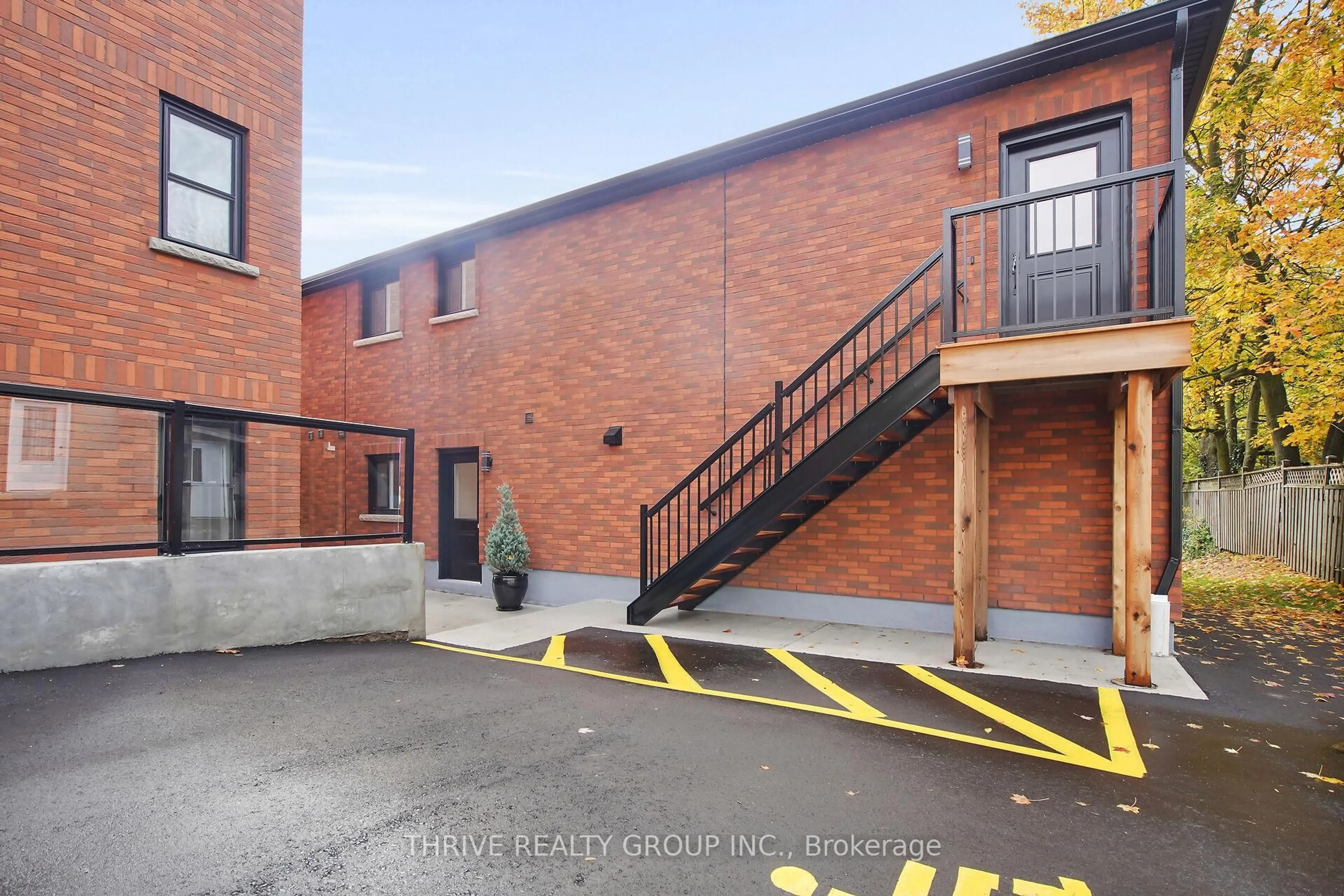 Unknown for 74 Church St #4, Stratford Ontario N5A 2R2