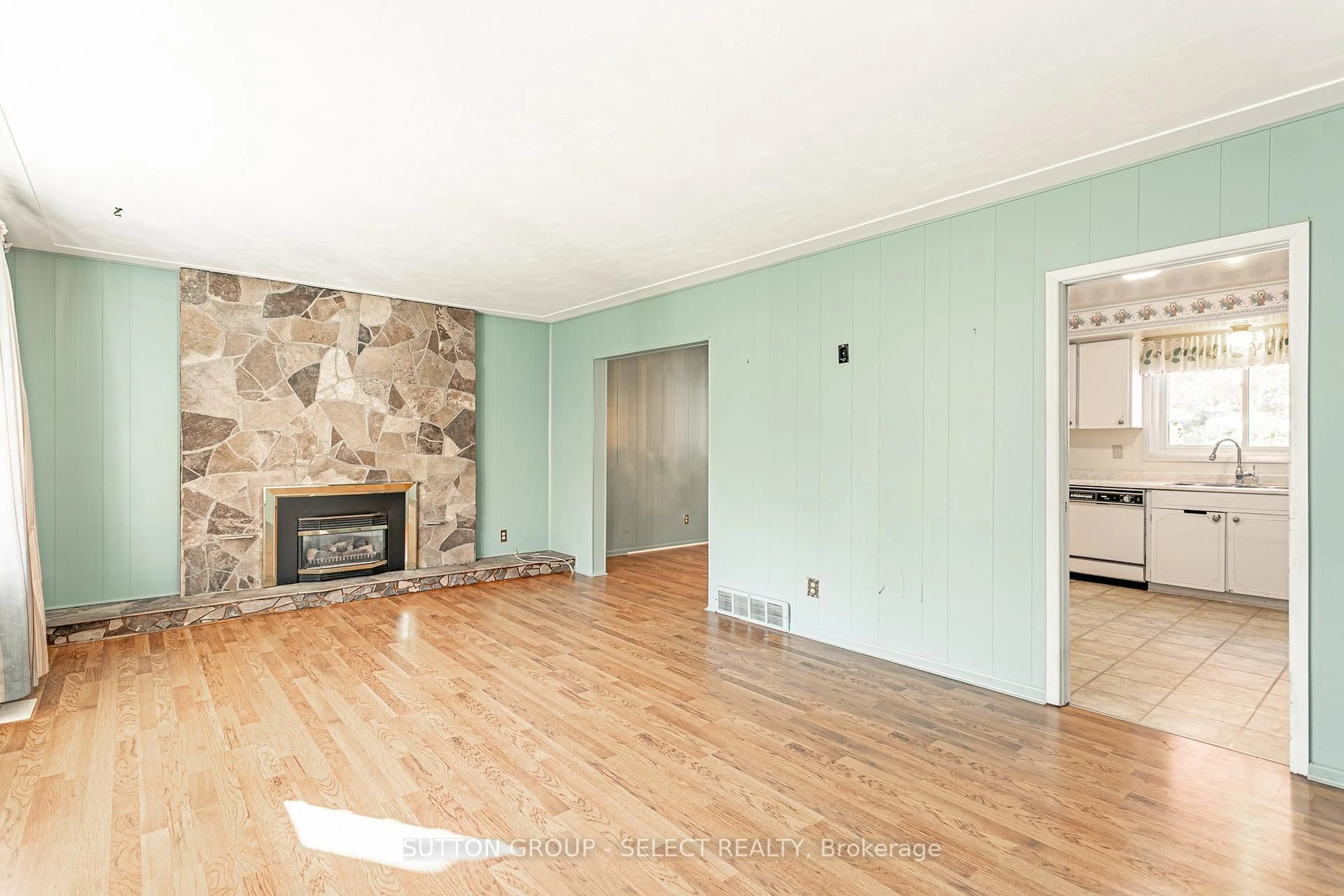 A pic of a room for 323 Base Line Rd, London South Ontario N6J 1W5