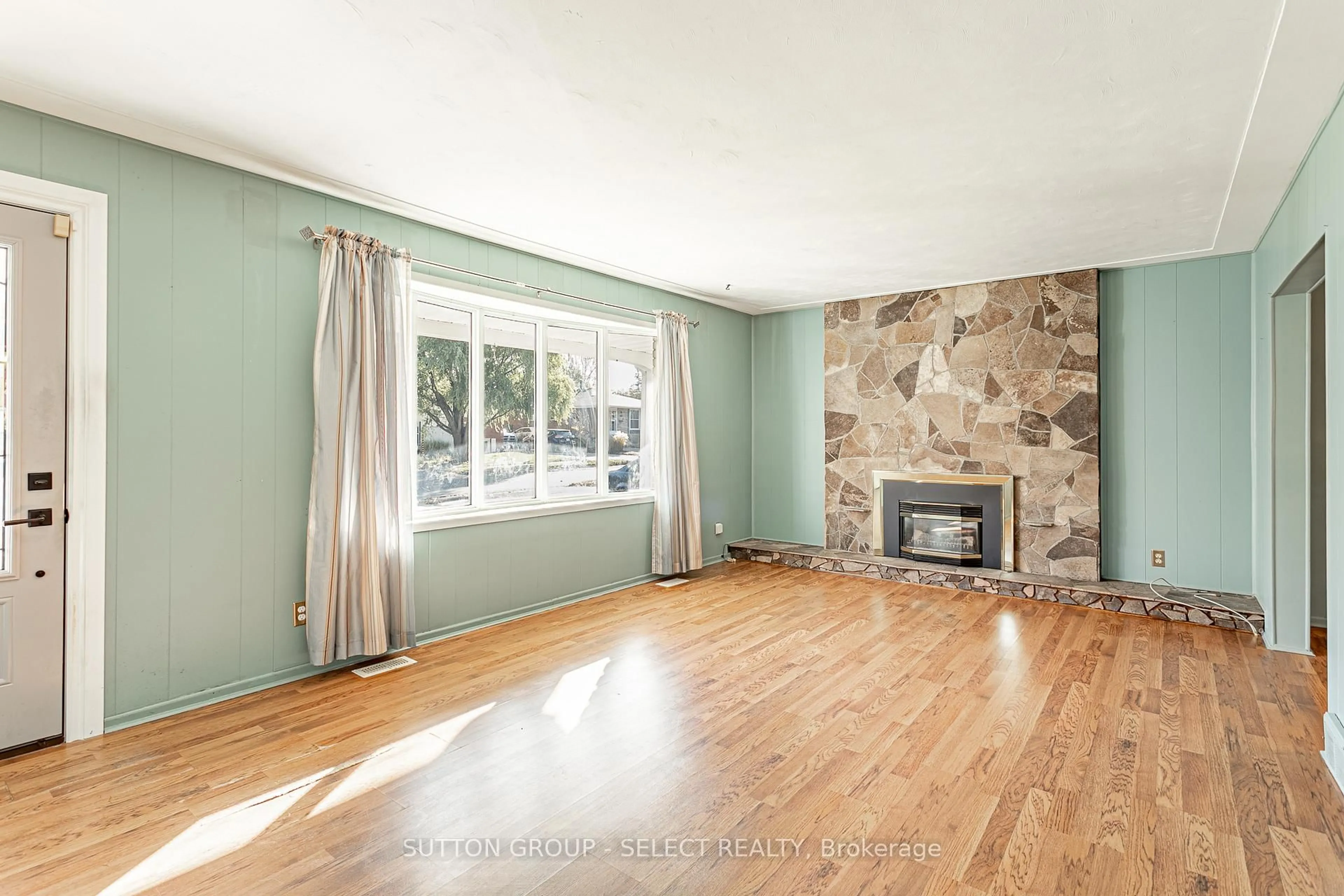 Unknown for 323 Base Line Rd, London South Ontario N6J 1W5