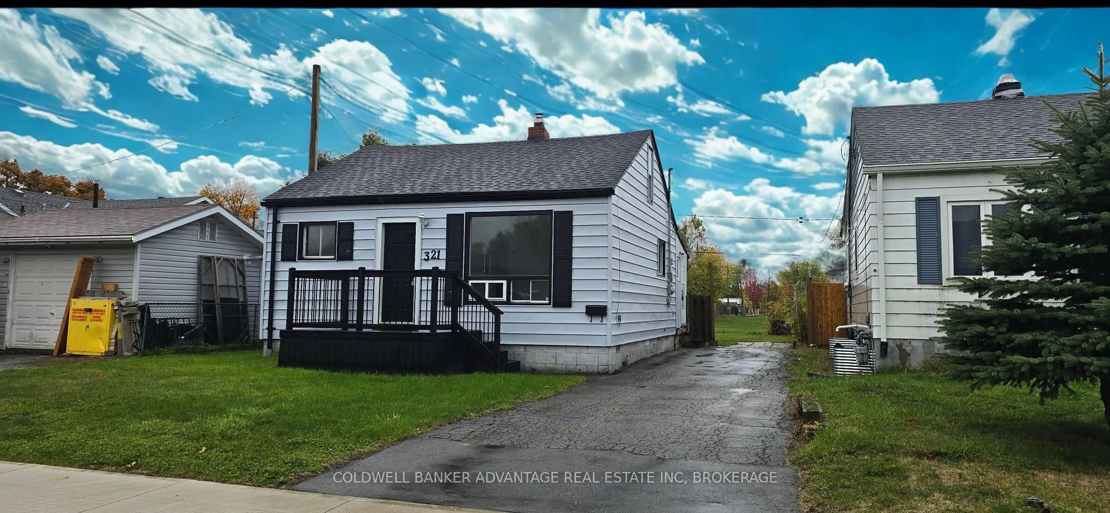 A pic from outside/outdoor area/front of a property/back of a property/a pic from drone, street for 321 Dieppe St, Welland Ontario L3B 4V1