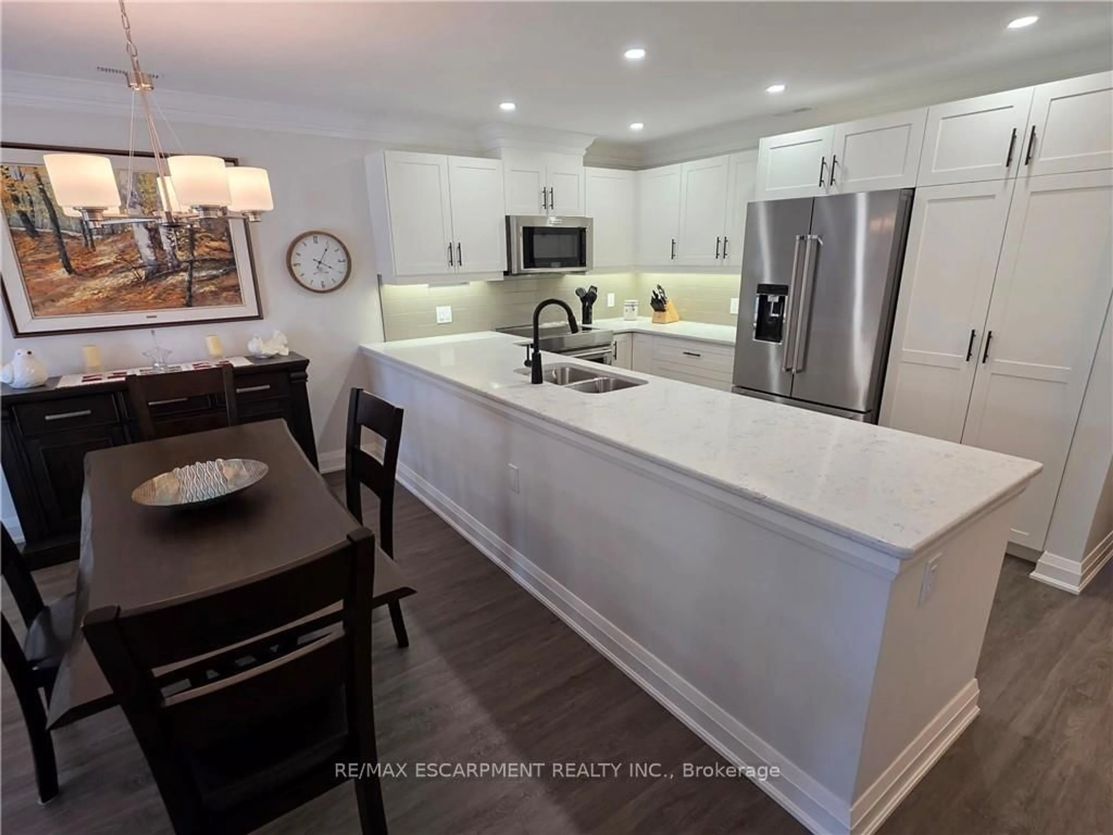 Open concept kitchen, ceramic/tile floor for 1 Monsignor Henkey Terr, Hamilton Ontario L9B 2M2