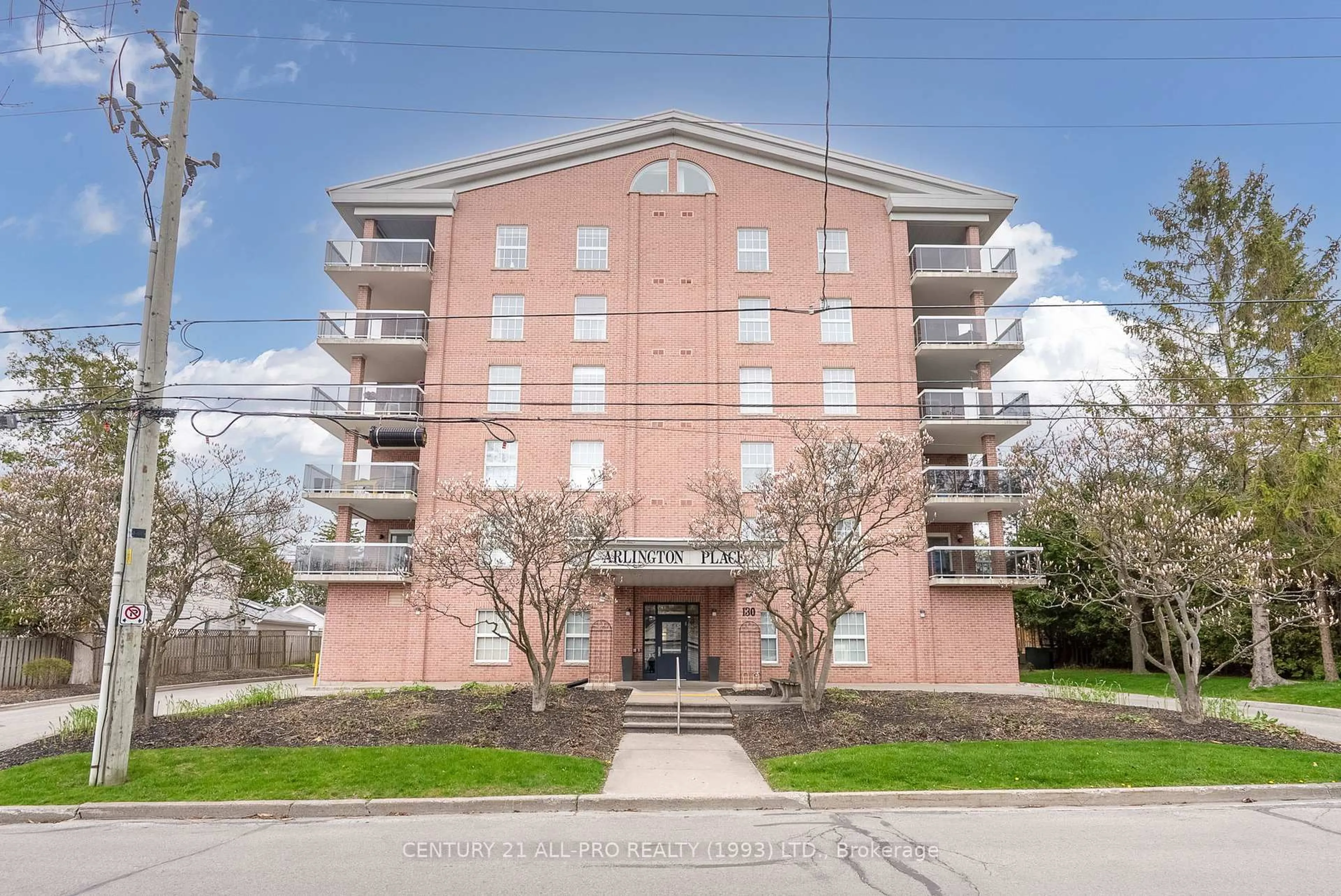 Indoor foyer for 130 Queen St #3C, Cobourg Ontario K9A 1N2