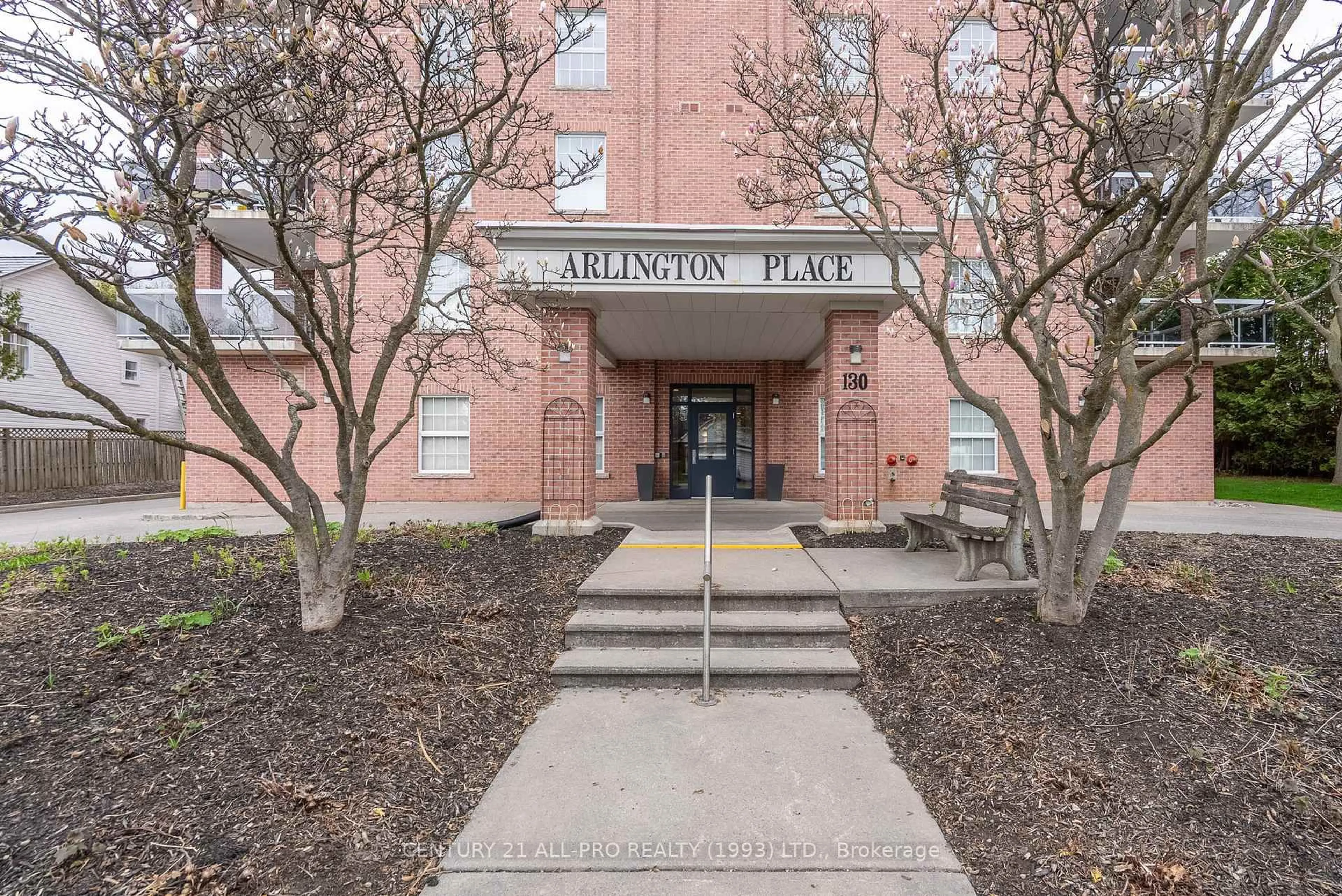 Indoor foyer for 130 Queen St #3C, Cobourg Ontario K9A 1N2