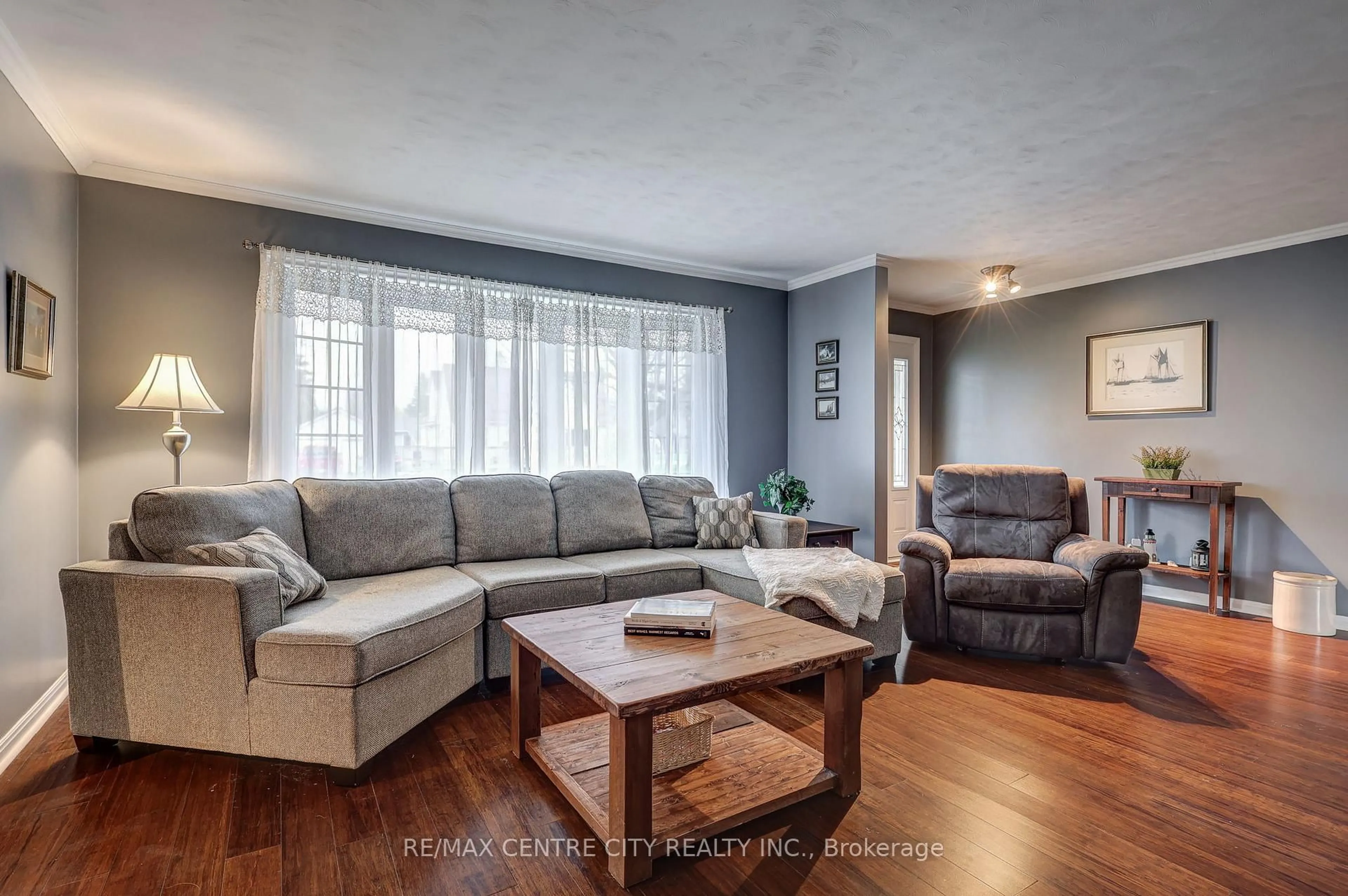 Living room with furniture, wood/laminate floor for 9255 West St, Bayham Ontario N0J 1Y0