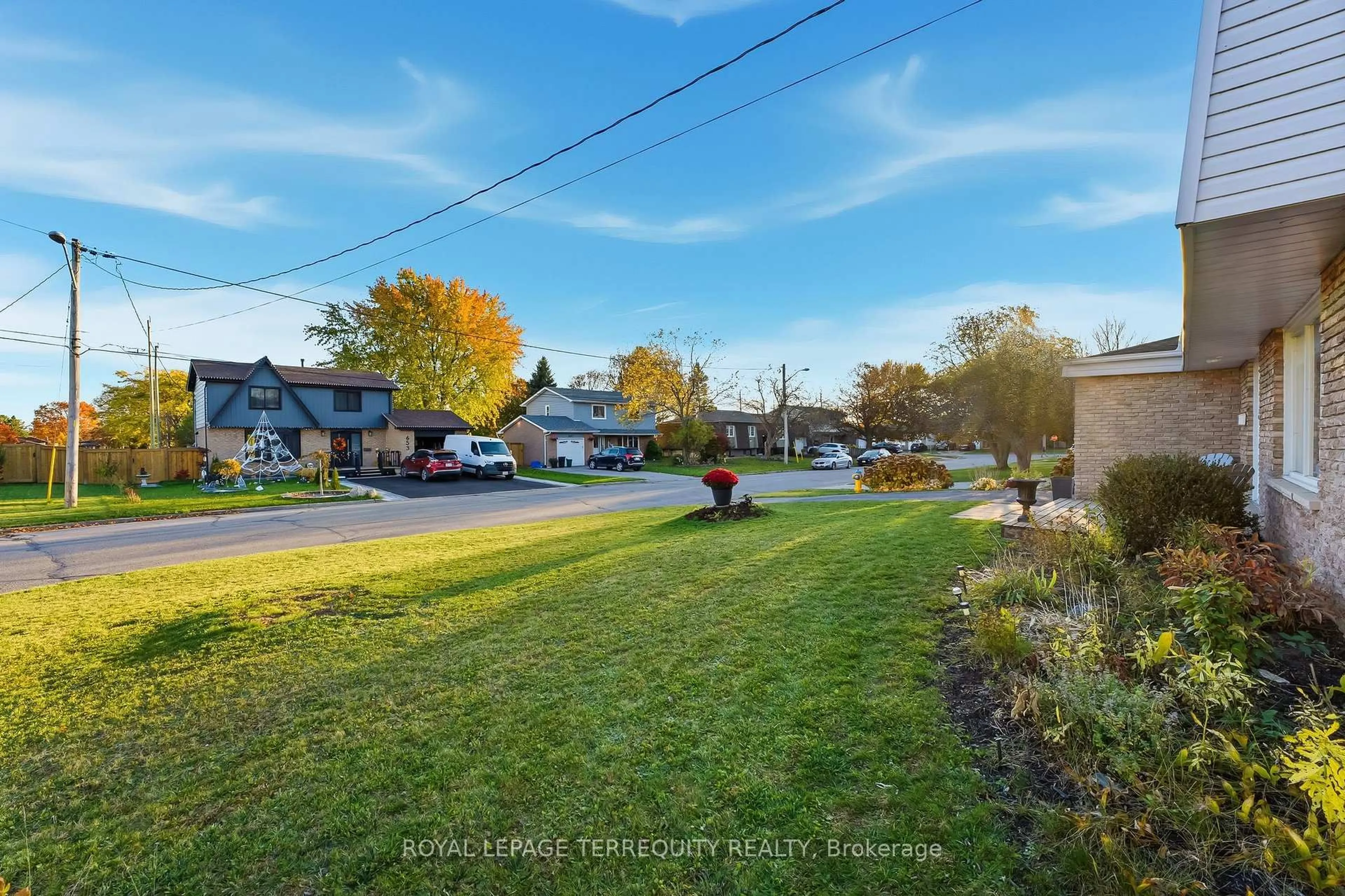 A pic from outside/outdoor area/front of a property/back of a property/a pic from drone, street for 652 Spragge Cres, Cobourg Ontario K9A 4R4