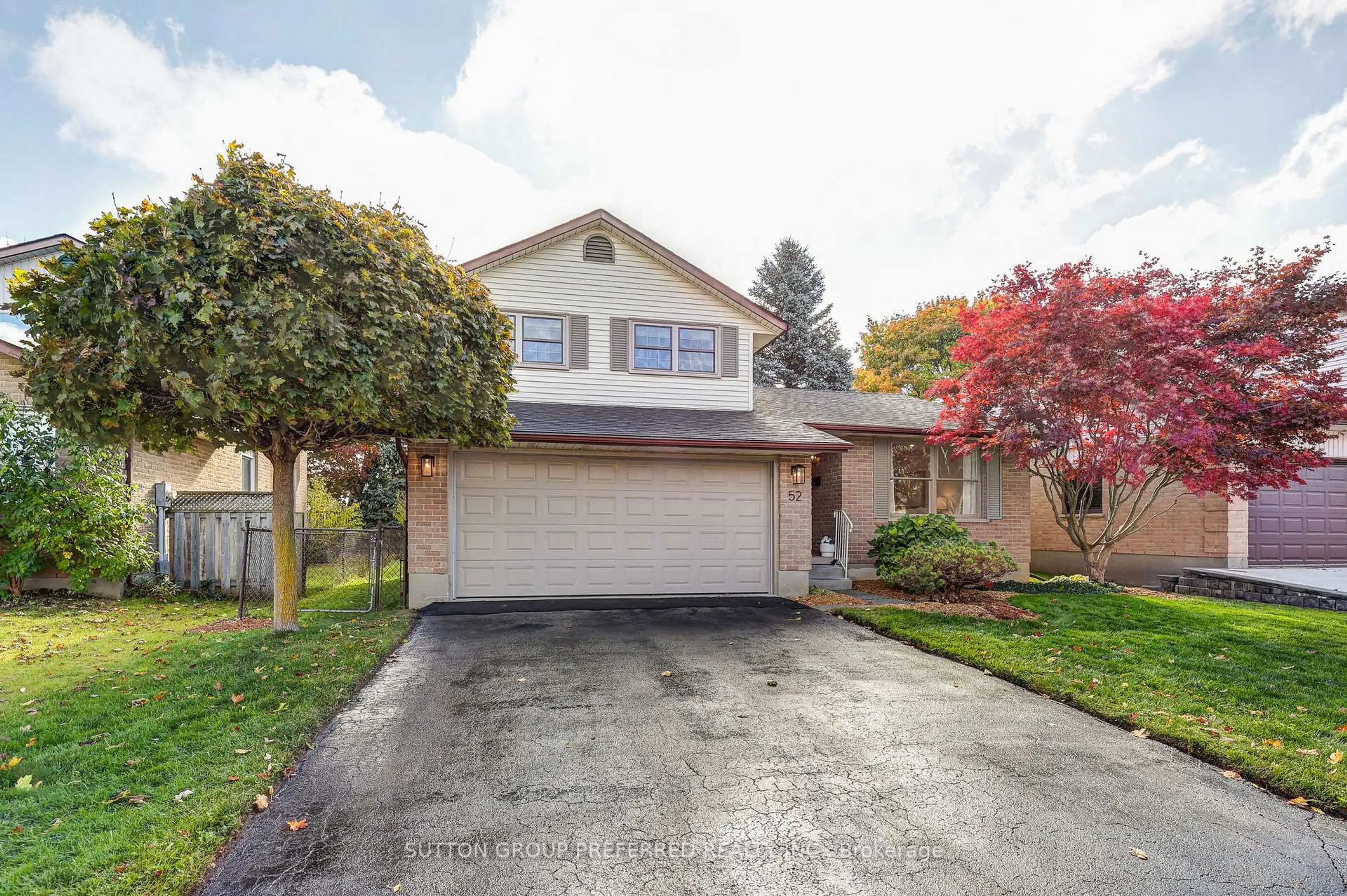 Home with vinyl exterior material, street for 52 Bexhill Dr, London South Ontario N6E 1X2