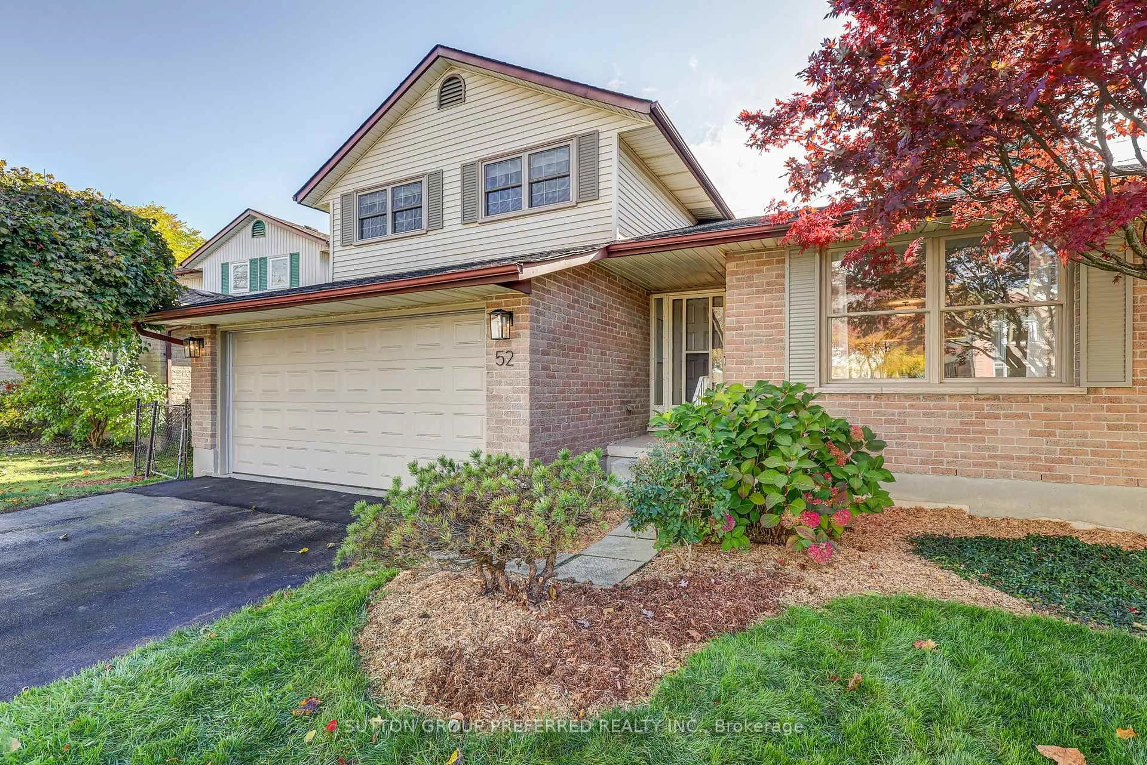 Home with vinyl exterior material, street for 52 Bexhill Dr, London South Ontario N6E 1X2