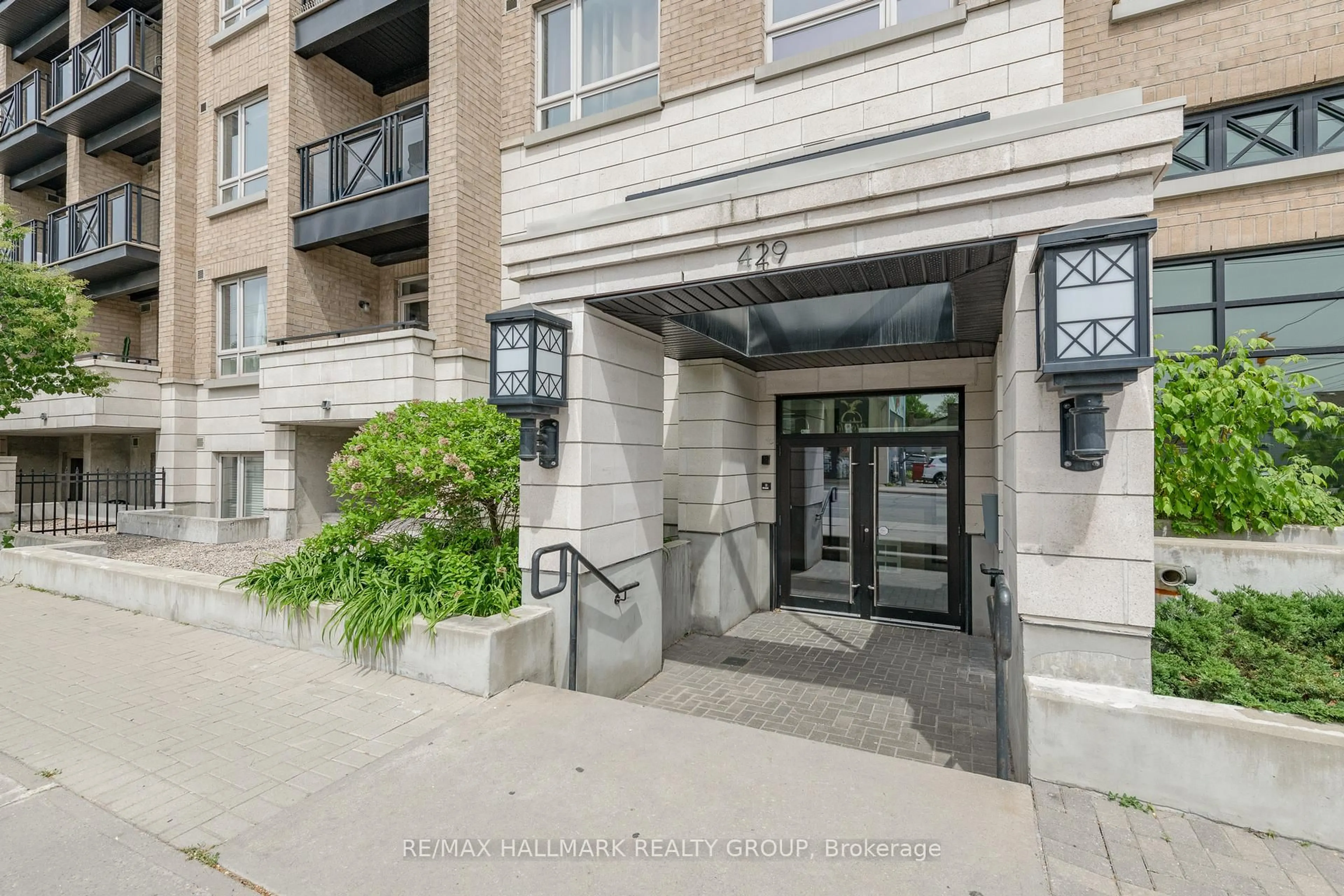 Unknown for 429 Kent St #103, Ottawa Ontario K2P 1B5