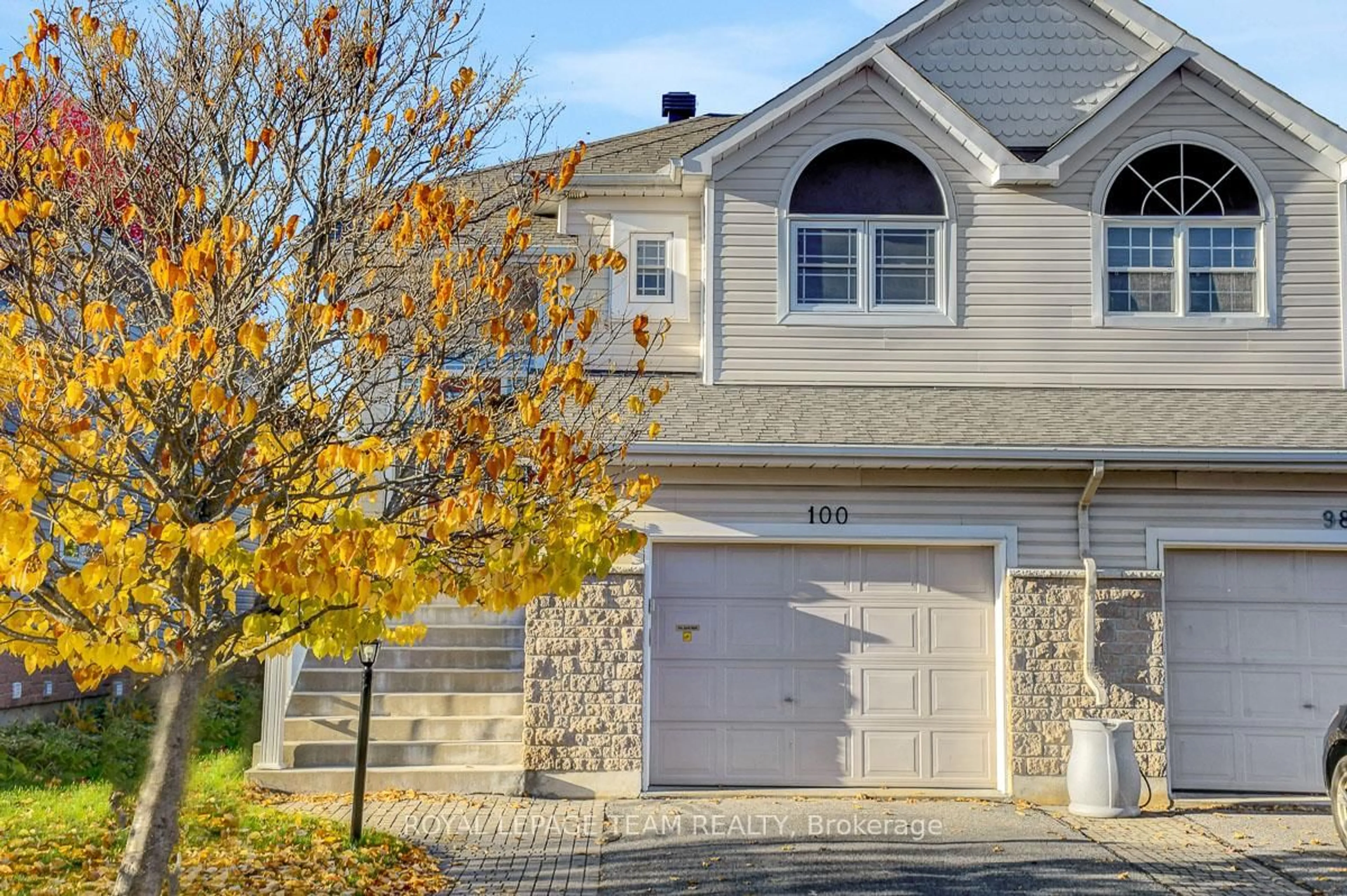 Home with vinyl exterior material, street for 100 Calaveras Ave, Ottawa Ontario K2J 4Z7