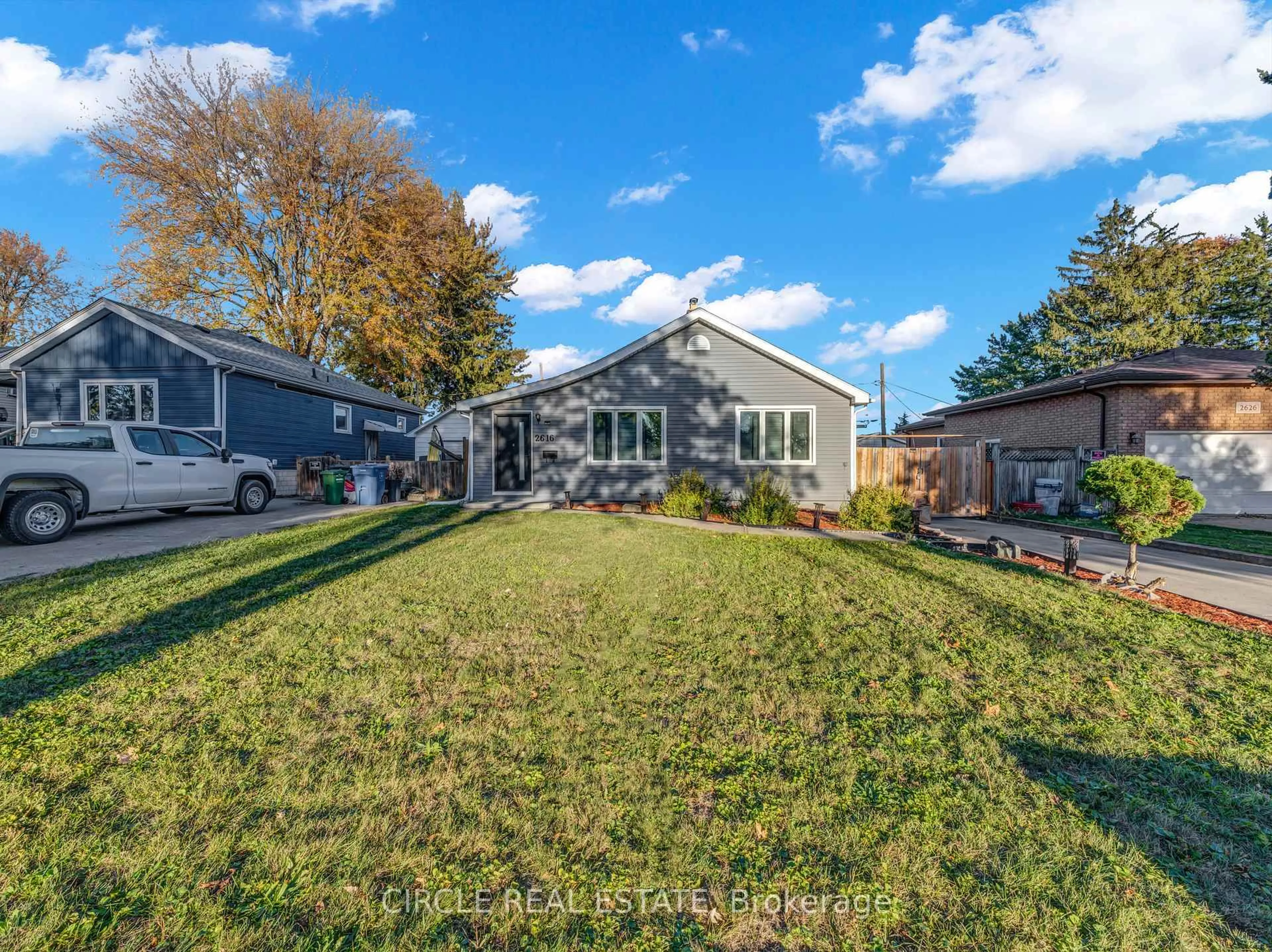 A pic from outside/outdoor area/front of a property/back of a property/a pic from drone, unknown for 2616 Tourangeau Rd, Windsor Ontario N8W 4N9