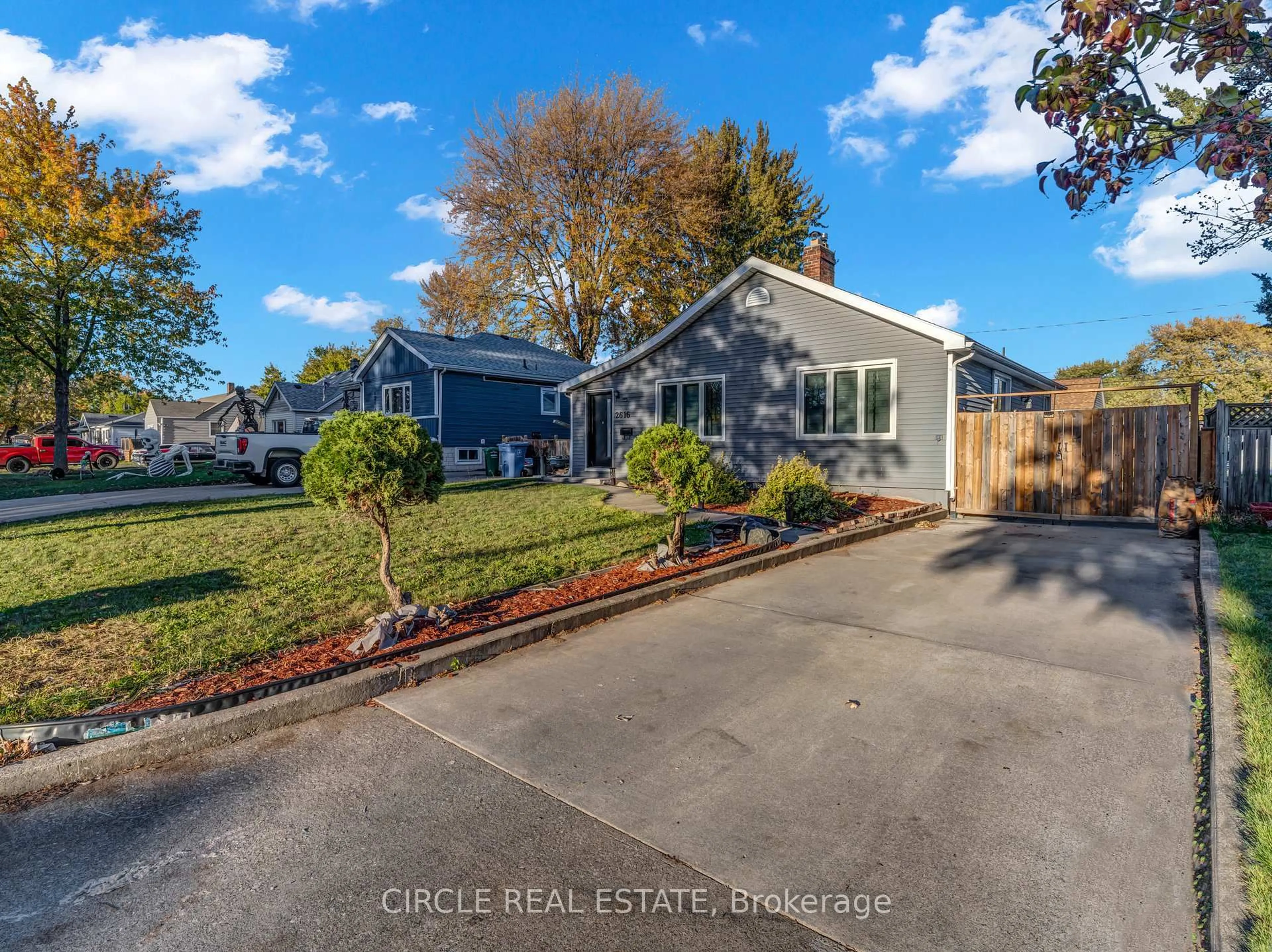 A pic from outside/outdoor area/front of a property/back of a property/a pic from drone, street for 2616 Tourangeau Rd, Windsor Ontario N8W 4N9