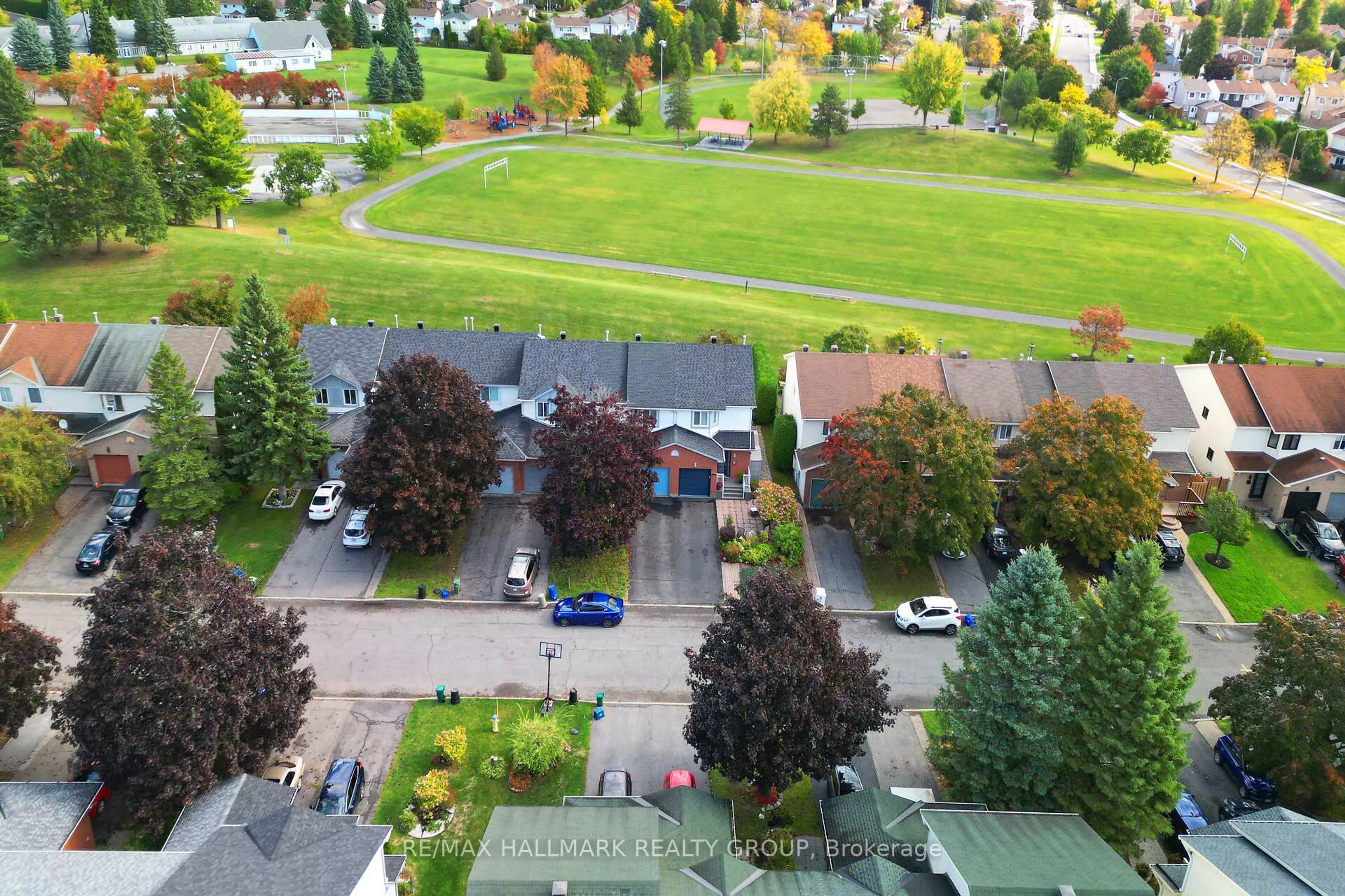 A pic from outside/outdoor area/front of a property/back of a property/a pic from drone, unknown for 1415 Caravel Cres, Ottawa Ontario K1E 3X4