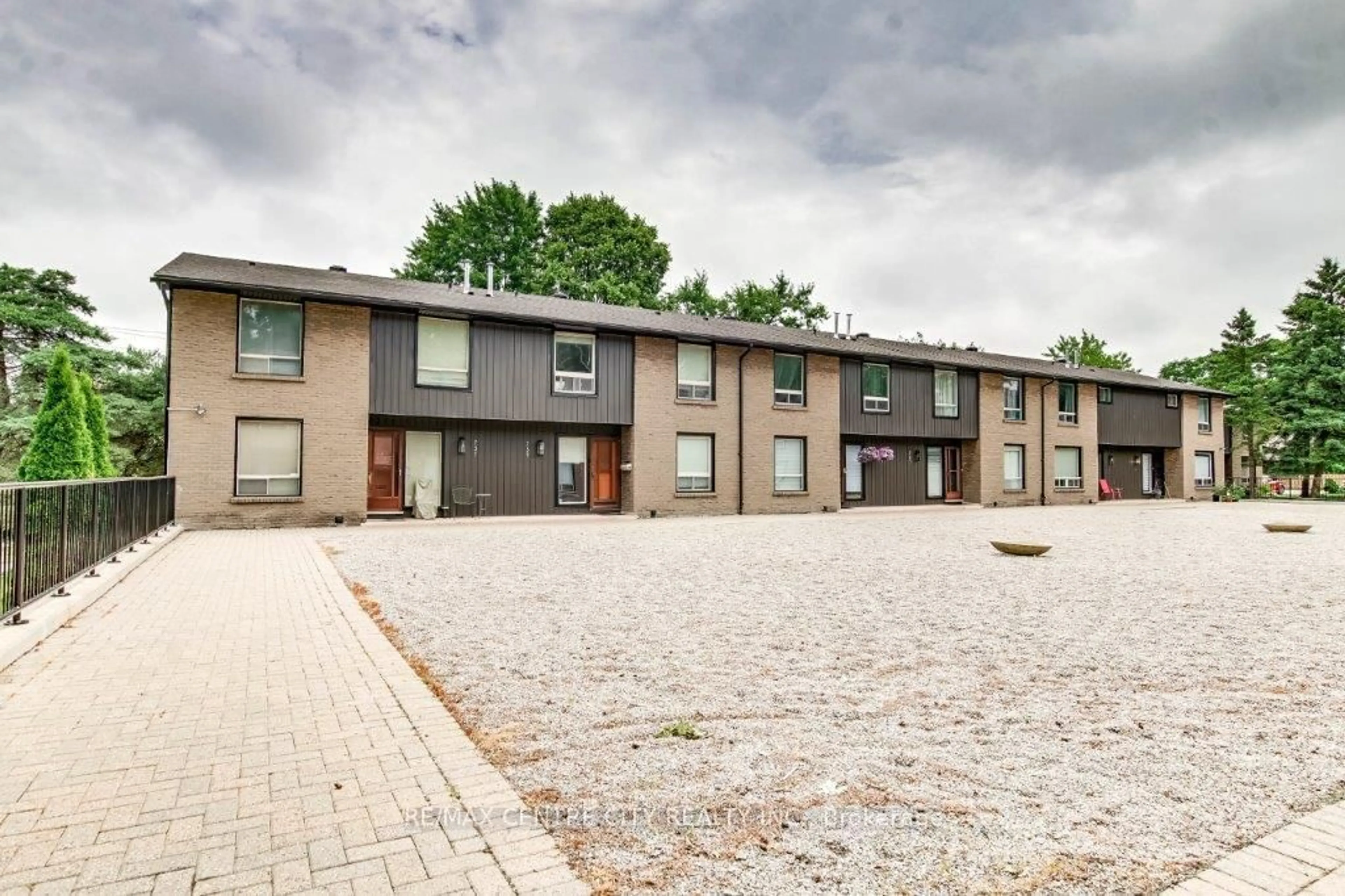 Patio, unknown for 769 Berkshire Dr #-, London South Ontario N6J 3S5