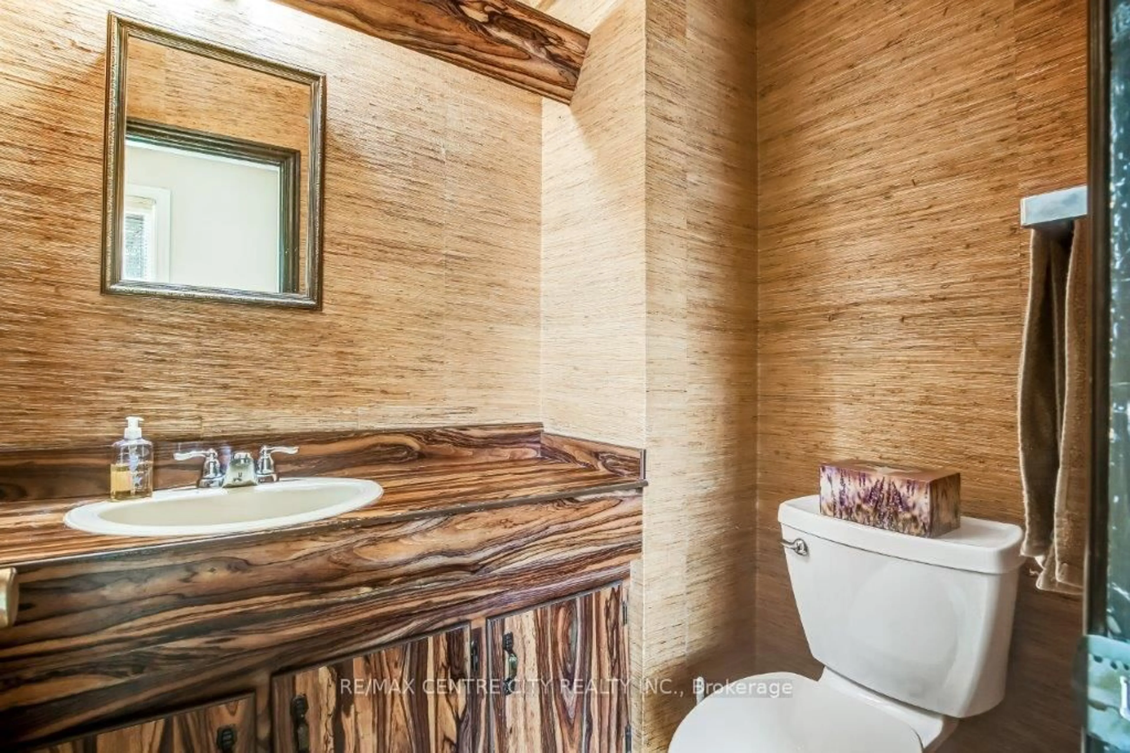 Standard bathroom, ceramic/tile floor for 769 Berkshire Dr #-, London South Ontario N6J 3S5